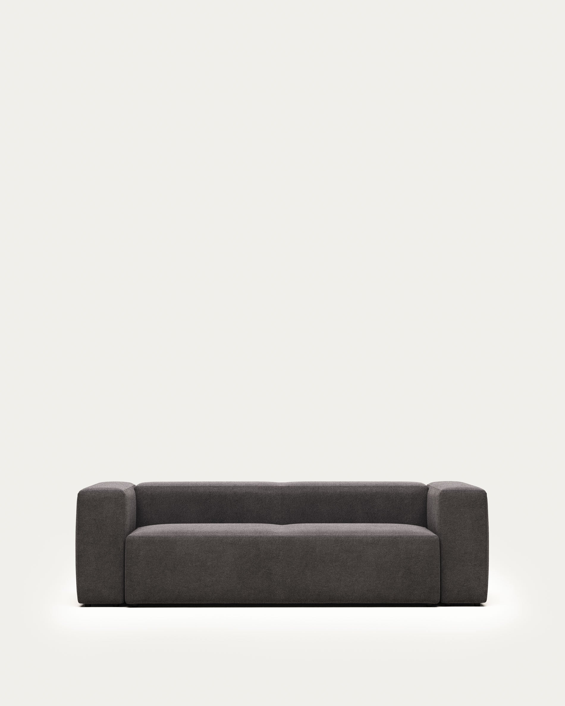Blok 3-Sitzer-Sofa grau 240 cm FR in Grau präsentiert im Onlineshop von KAQTU Design AG. 3er Sofa ist von Kave Home