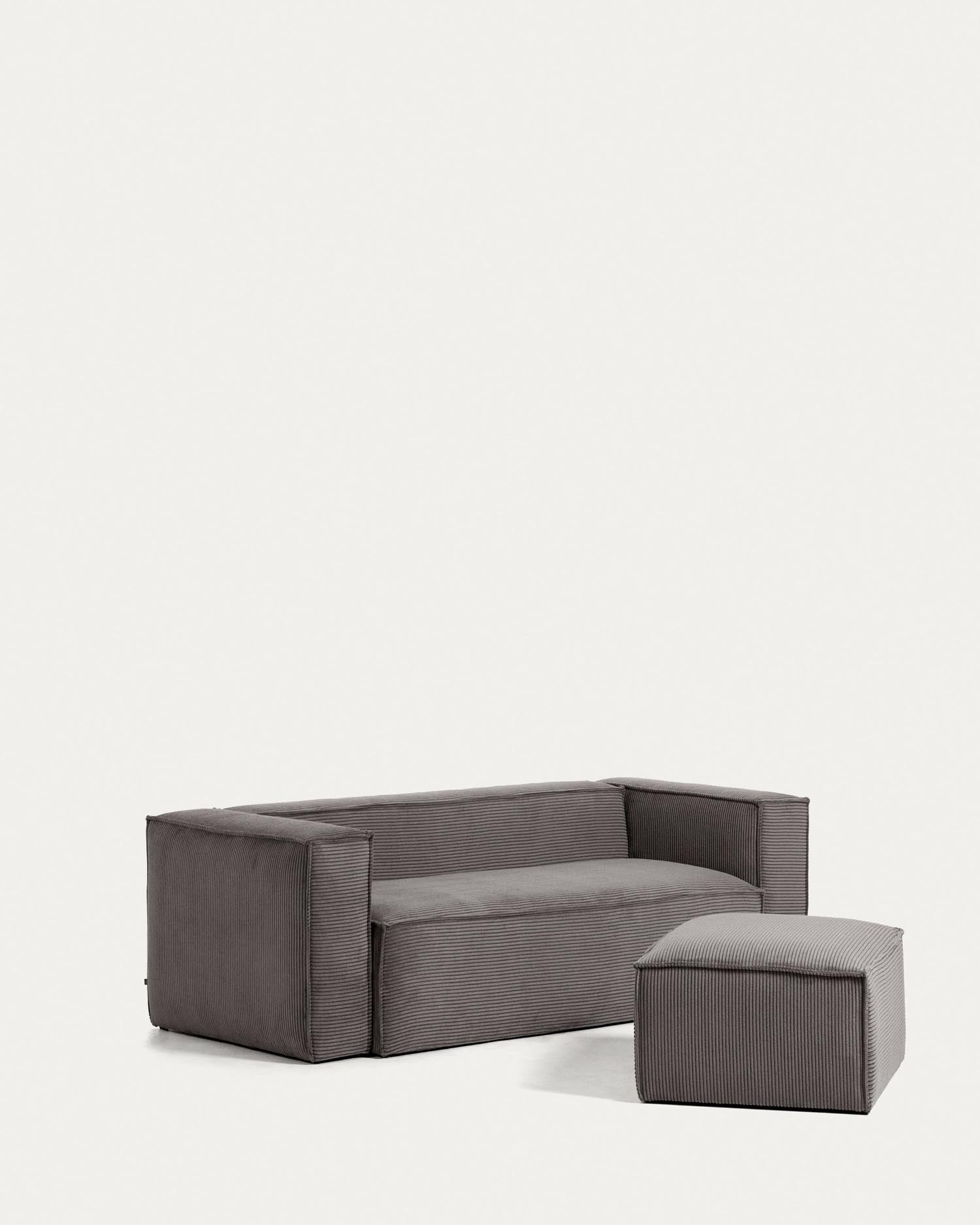 Entdecken Sie das Blok 3-Sitzer-Sofa in elegantem grauem Cord – der perfekte Mix aus Stil und Gemütlichkeit für Ihr Zuhause.
