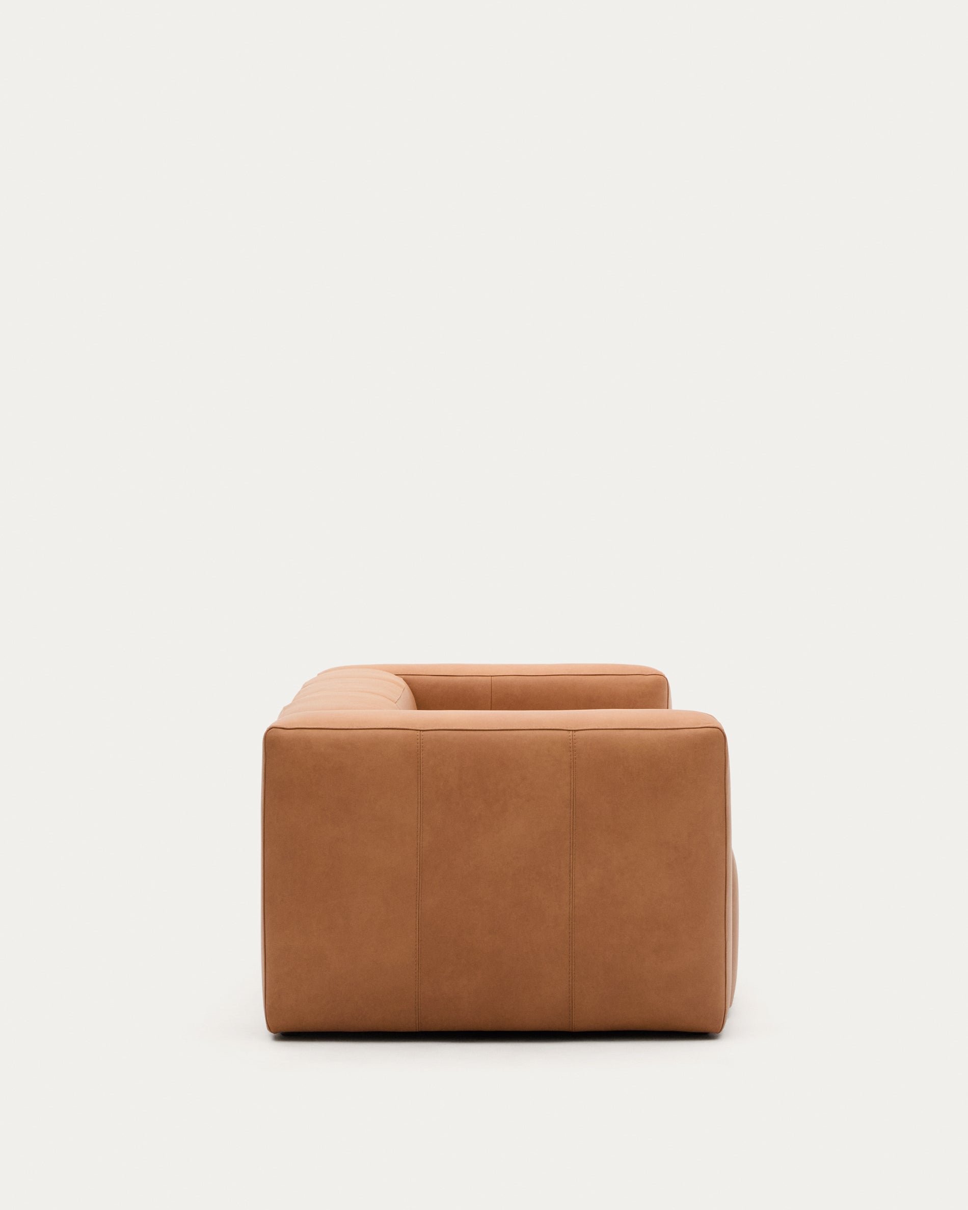 Elegantes 3-Sitzer Sofa Blok aus hochwertigem braunem Leder, 240 cm, ideal für stilvolle Wohnräume und entspannte Abende.