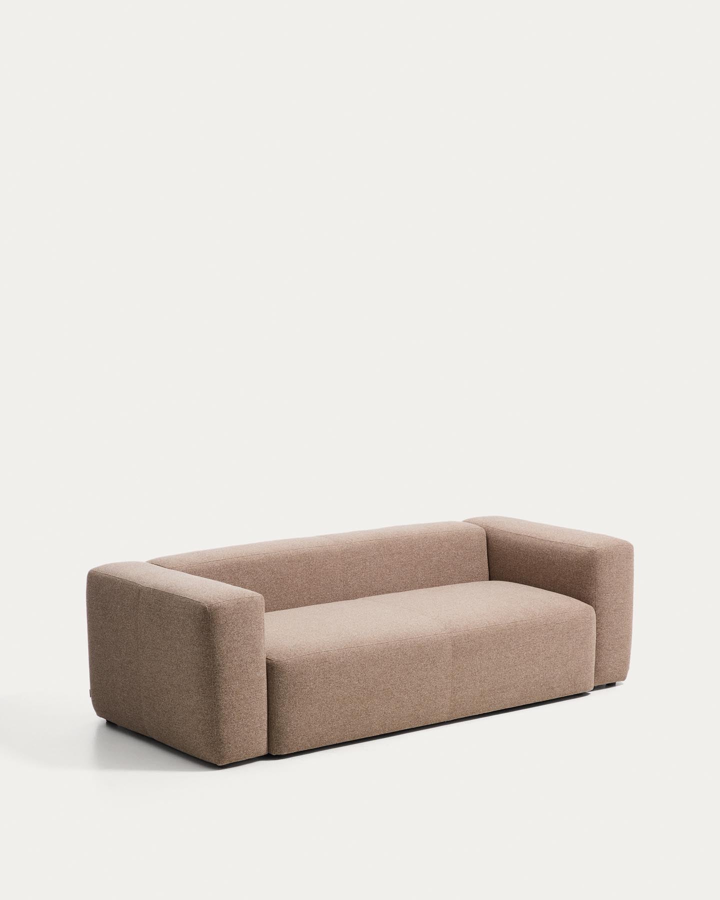 3-Sitzer-Sofa Blok in brauner Chenille, 240 cm, FSC Mix Credit in Taupe präsentiert im Onlineshop von KAQTU Design AG. 3er Sofa ist von Kave Home