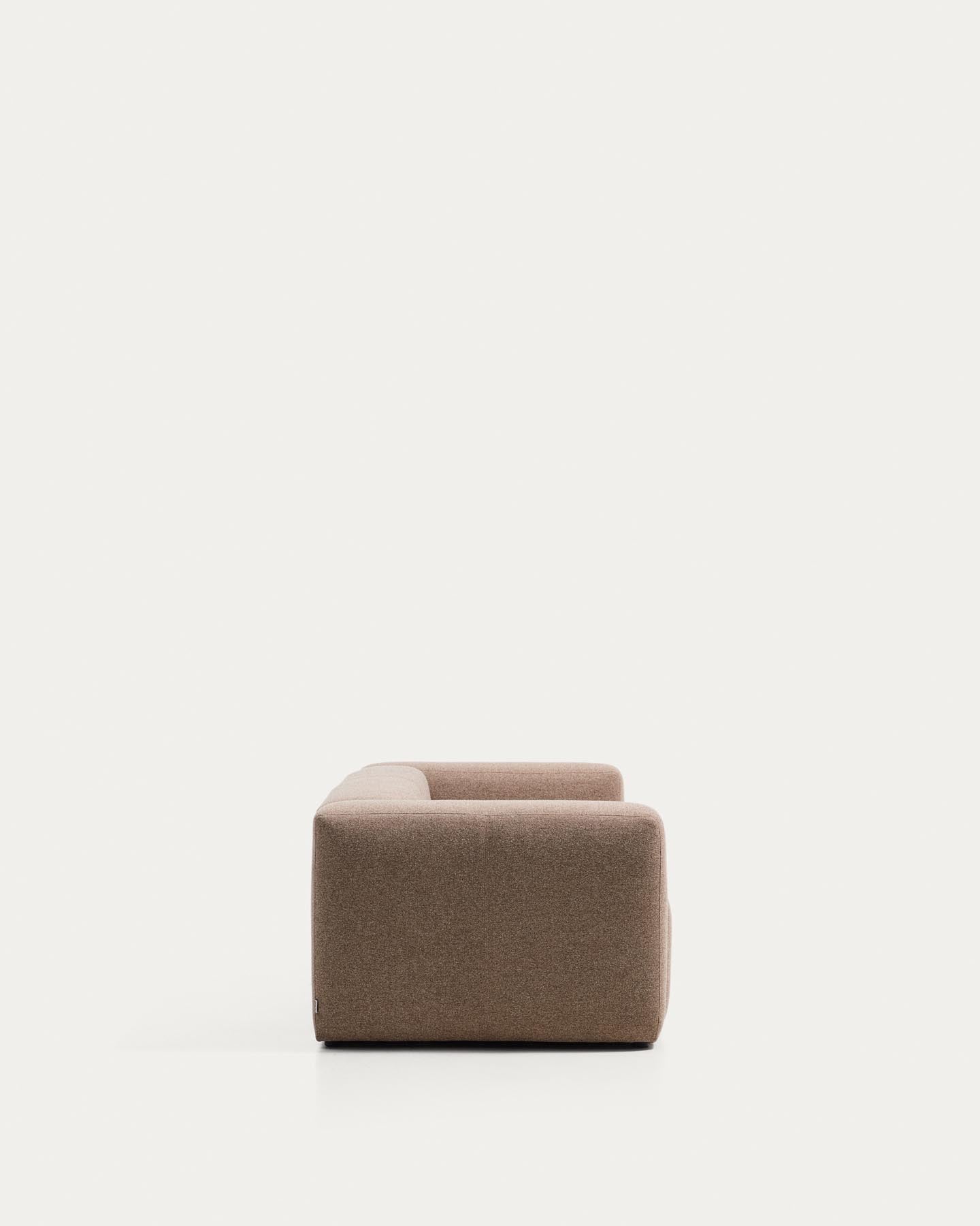 3-Sitzer-Sofa Blok in brauner Chenille, 240 cm, FSC Mix Credit in Taupe präsentiert im Onlineshop von KAQTU Design AG. 3er Sofa ist von Kave Home