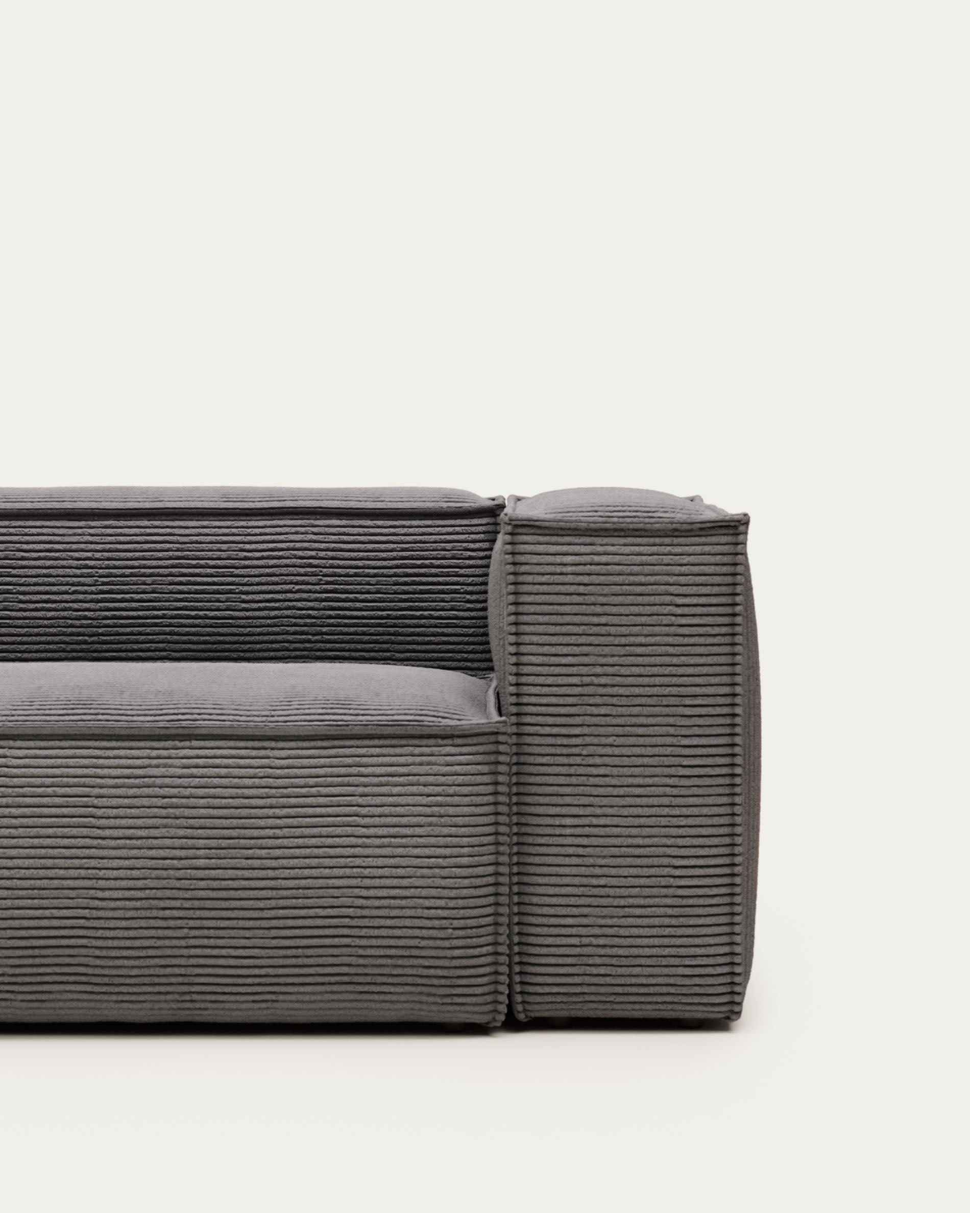 3-Sitzer-Sofa Blok, schwer entflammbar mit dickem, grauem Cord, 240 cm, FSC Mix Credit in Grau präsentiert im Onlineshop von KAQTU Design AG. 3er Sofa ist von Kave Home