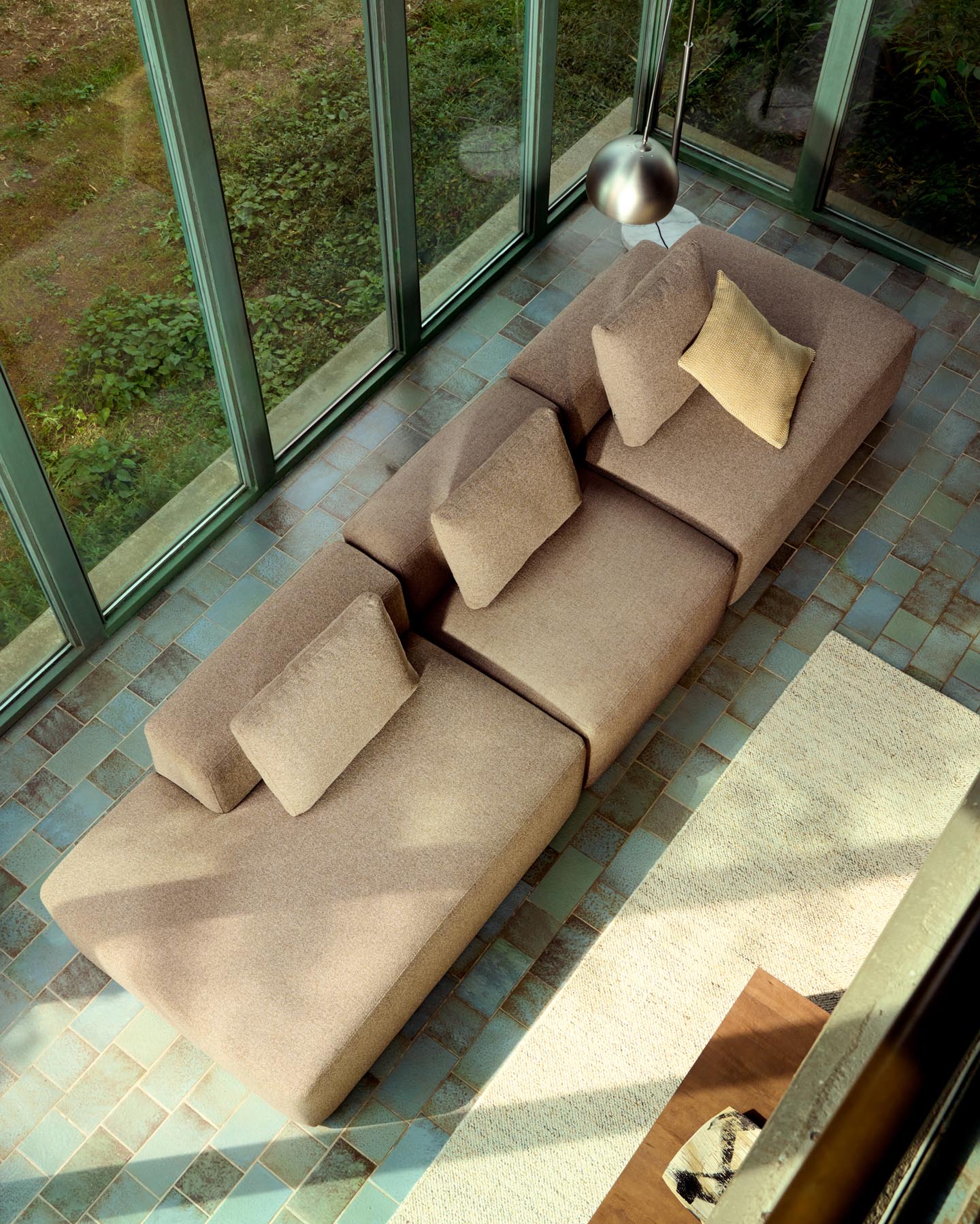 4-Sitzer-Sofa Blok in brauner Chenille, 380 cm, FSC Mix Credit in Taupe präsentiert im Onlineshop von KAQTU Design AG. 4er Sofa ist von Kave Home