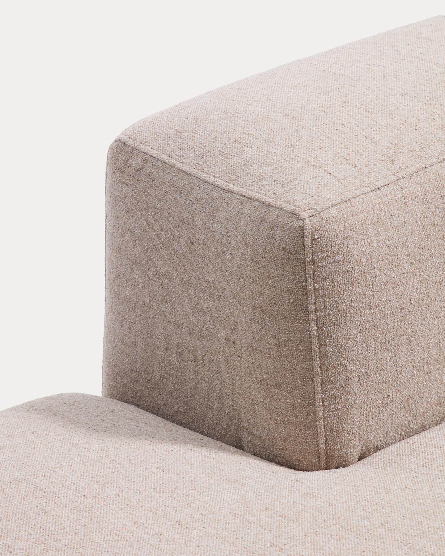 4-Sitzer-Sofa Blok in beiger Chenille, 380 cm, FSC Mix Credit in Beige präsentiert im Onlineshop von KAQTU Design AG. 4er Sofa ist von Kave Home