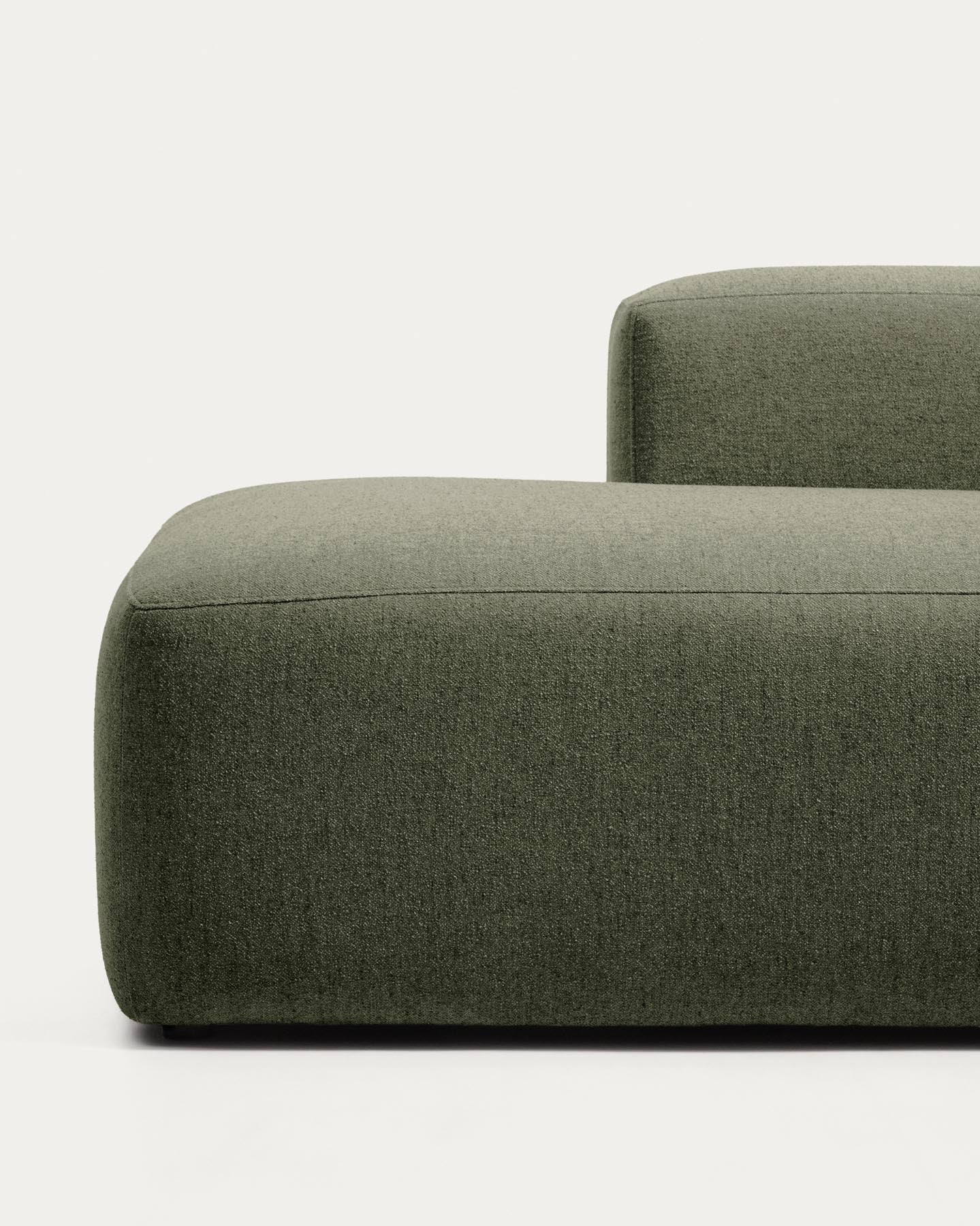4-Sitzer-Sofa Blok in moosgrüner Chenille, 380 cm, FSC Mix Credit in Grün präsentiert im Onlineshop von KAQTU Design AG. 4er Sofa ist von Kave Home