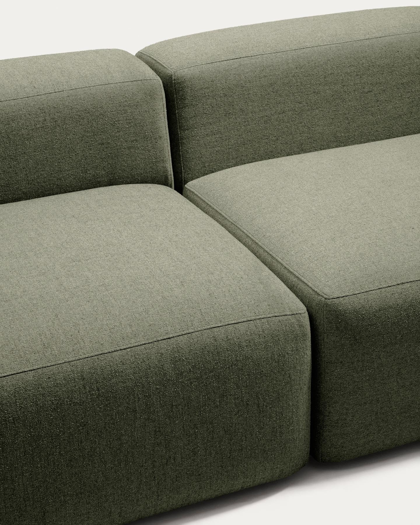 4-Sitzer-Sofa Blok in moosgrüner Chenille, 380 cm, FSC Mix Credit in Grün präsentiert im Onlineshop von KAQTU Design AG. 4er Sofa ist von Kave Home