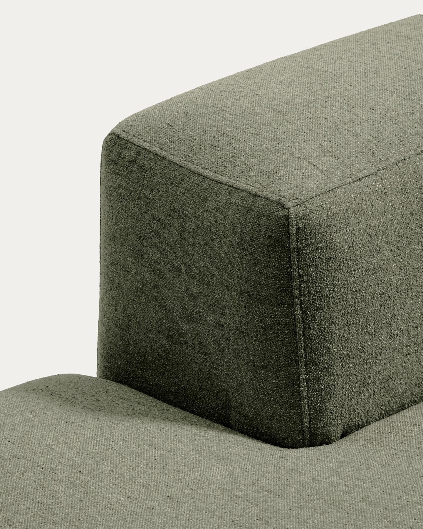 4-Sitzer-Sofa Blok in moosgrüner Chenille, 380 cm, FSC Mix Credit in Grün präsentiert im Onlineshop von KAQTU Design AG. 4er Sofa ist von Kave Home