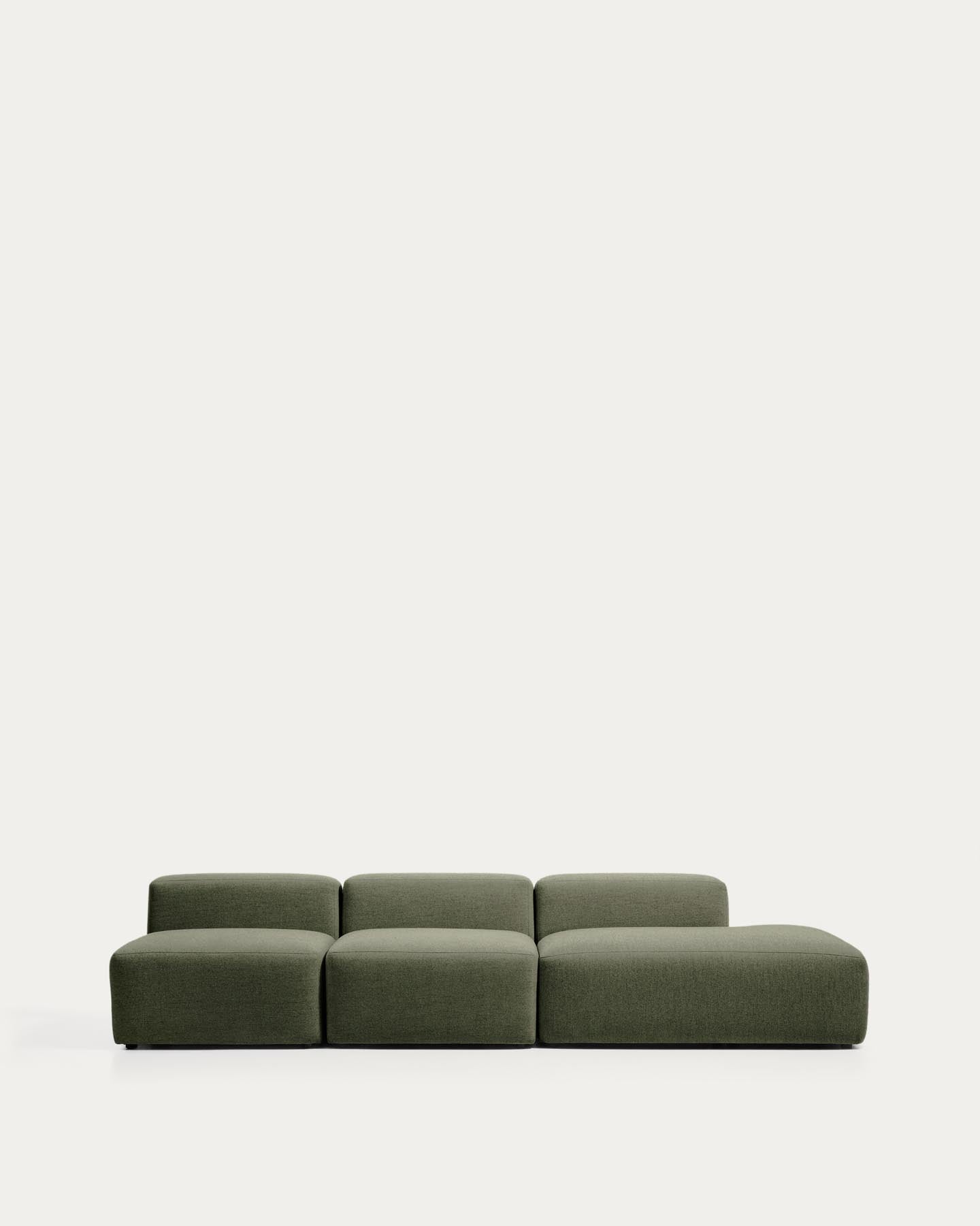 3-Sitzer-Sofa Blok mit Randmodul rechts in moosgrüner Chenille, 325 cm, FSC Mix Credit in Grün präsentiert im Onlineshop von KAQTU Design AG. 3er Sofa ist von Kave Home