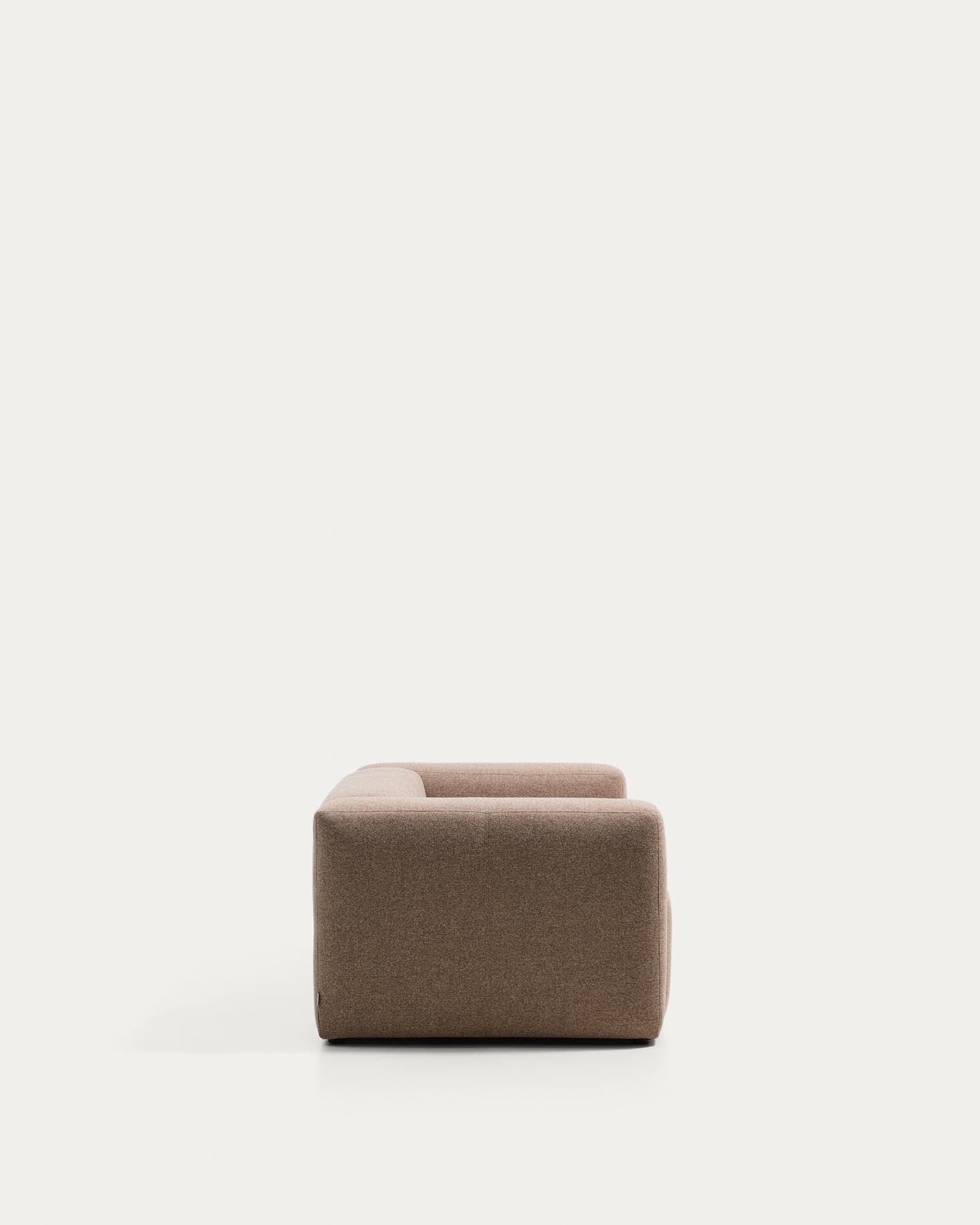 2-Sitzer-Sofa Blok in brauner Chenille, 210 cm, FSC Mix Credit in Taupe präsentiert im Onlineshop von KAQTU Design AG. 2er Sofa ist von Kave Home