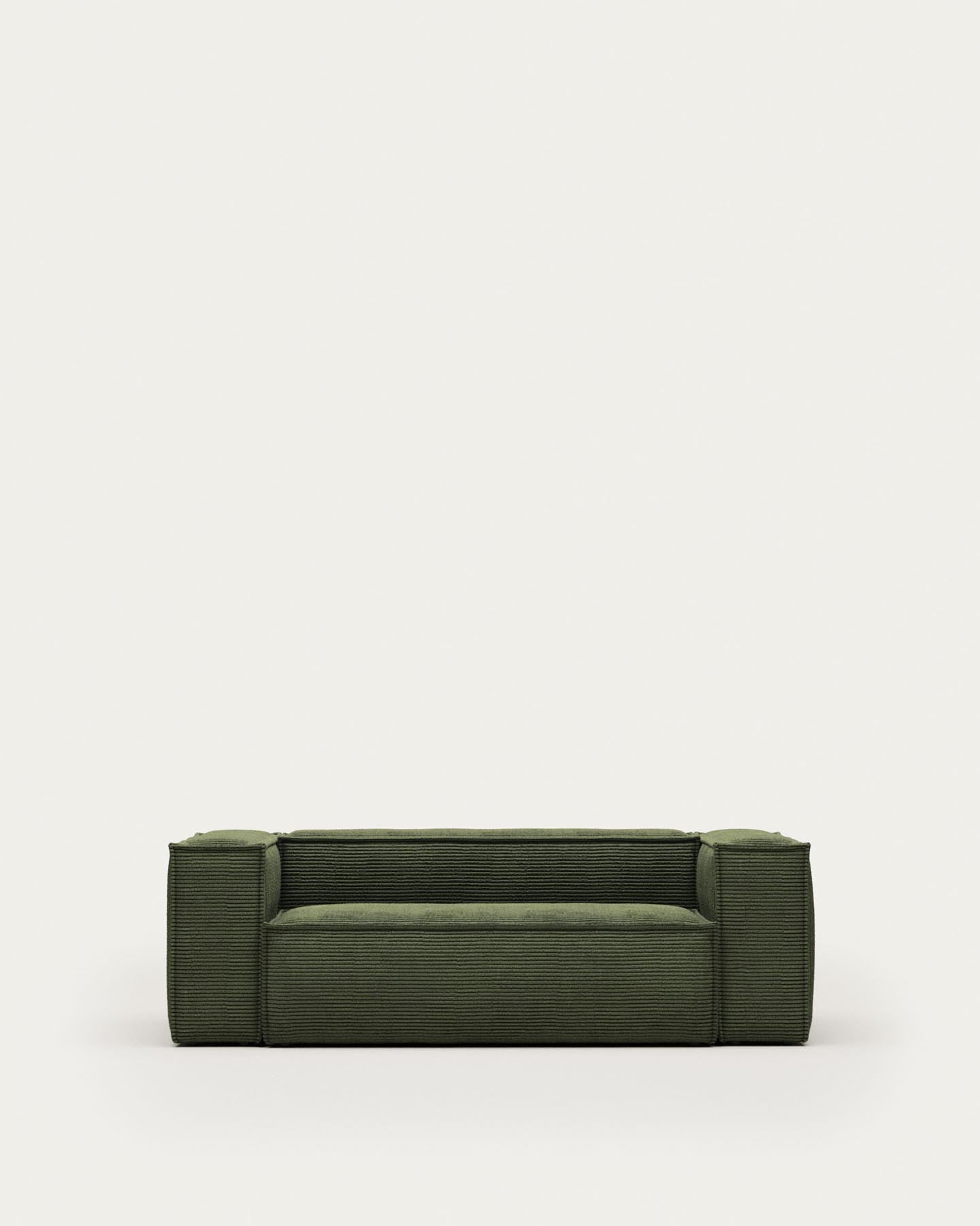 2-Sitzer-Sofa Blok, schwer entflammbar mit dickem, grünen Cord, 210 cm, FSC Mix Credit in Grün präsentiert im Onlineshop von KAQTU Design AG. 2er Sofa ist von Kave Home