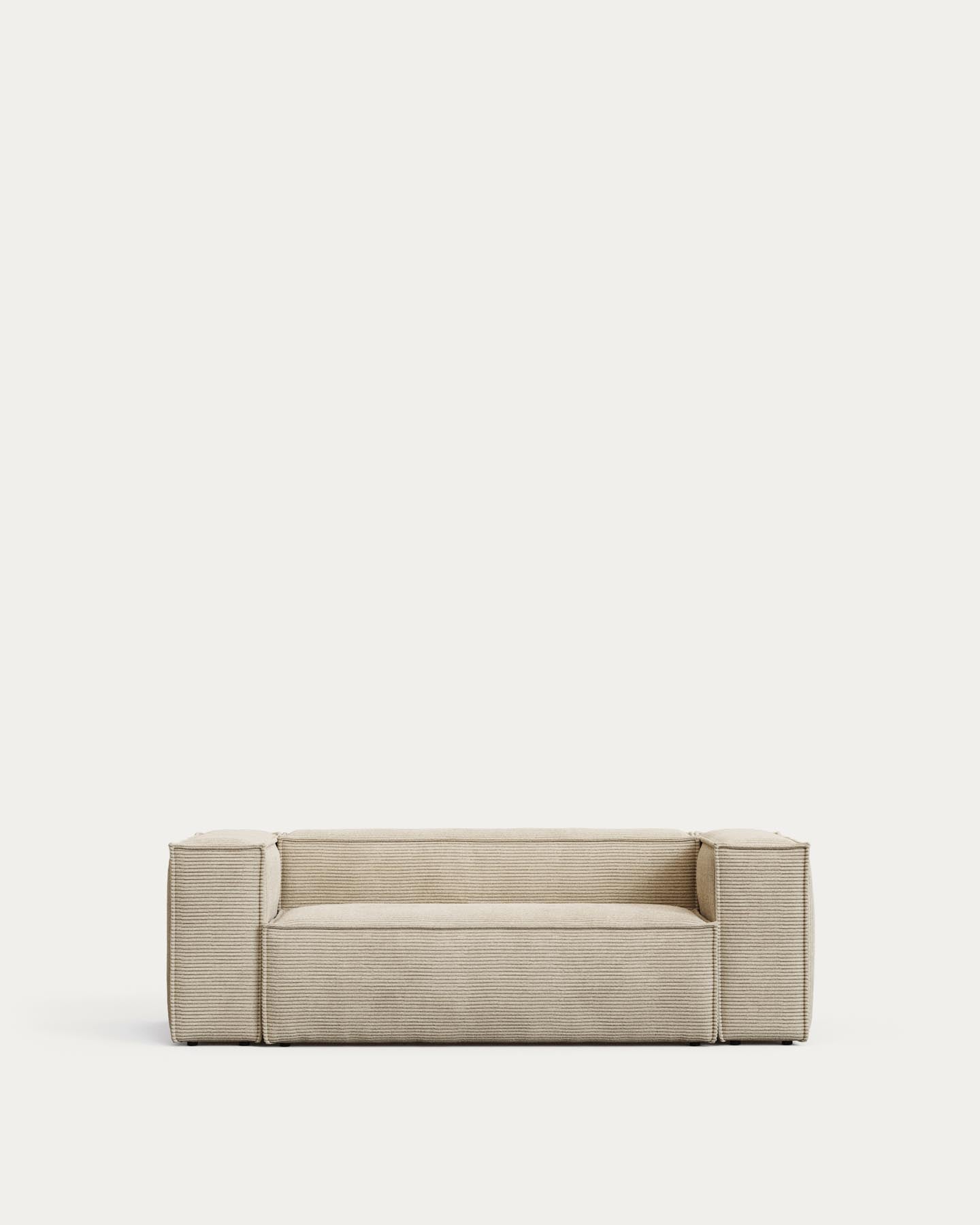 2-Sitzer-Sofa Blok schwer entflammbar mit dickem Cord in Ecru 210 cm FSC Mix Credit in Ecru präsentiert im Onlineshop von KAQTU Design AG. 2er Sofa ist von Kave Home