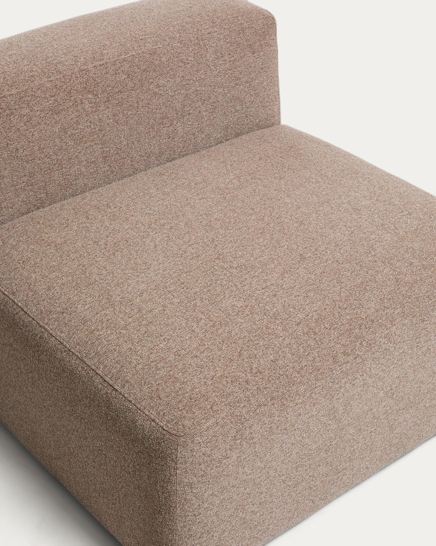 Sessel Blok in brauner Chenille, 90 cm, FSC Mix Credit in Taupe präsentiert im Onlineshop von KAQTU Design AG. Pouf ist von Kave Home