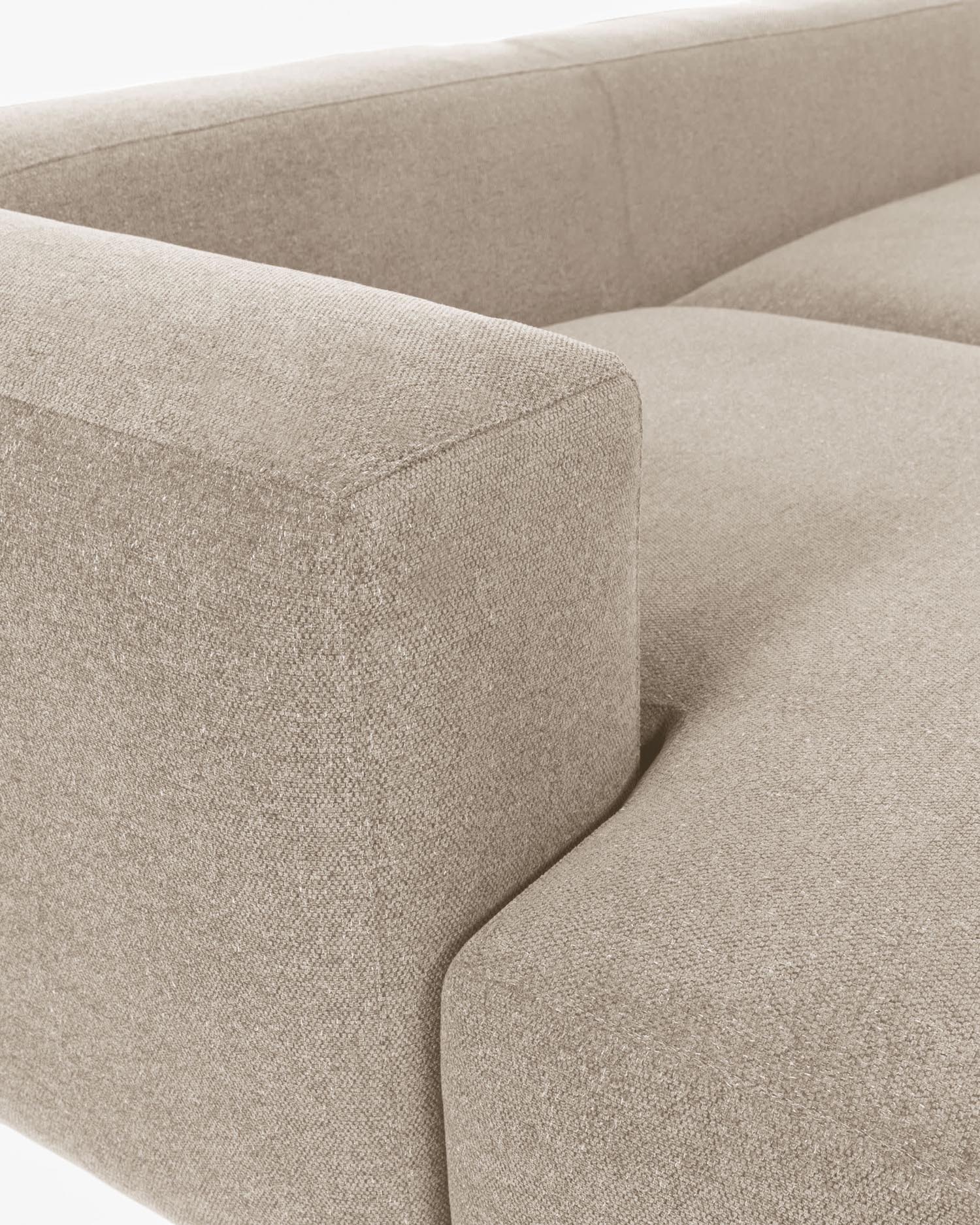Beige 4-Sitzer Sofa mit Chaiselongue links, 330 cm, stilvolles Design, komfortable Polsterung, nachhaltig produziert von Kave Home.