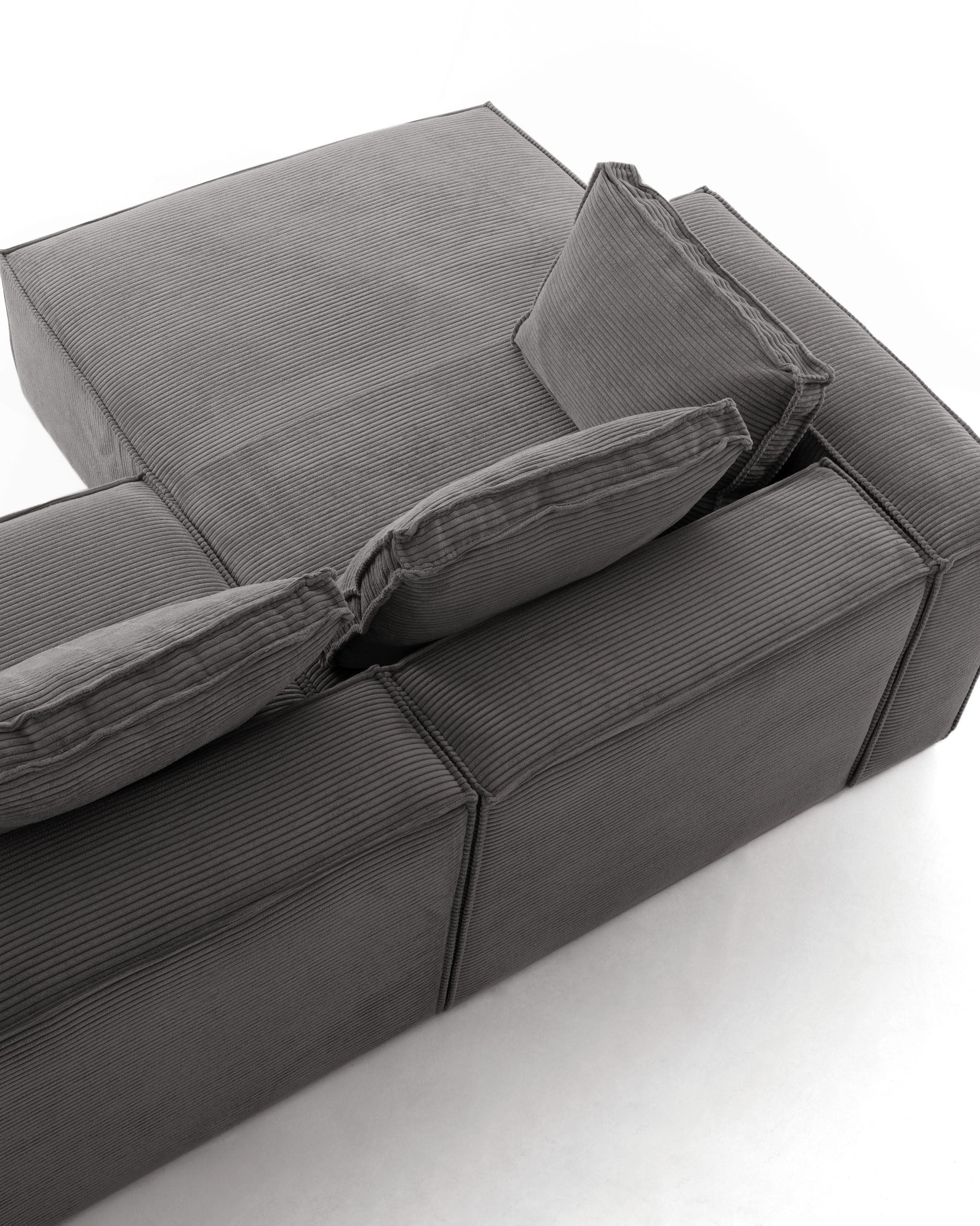 4-Sitzer-Sofa Blok mit dickem, grauen Cord und Chaiselongue links 330 cm FSC Mix Credit in Grau präsentiert im Onlineshop von KAQTU Design AG. 4er Sofa ist von Kave Home