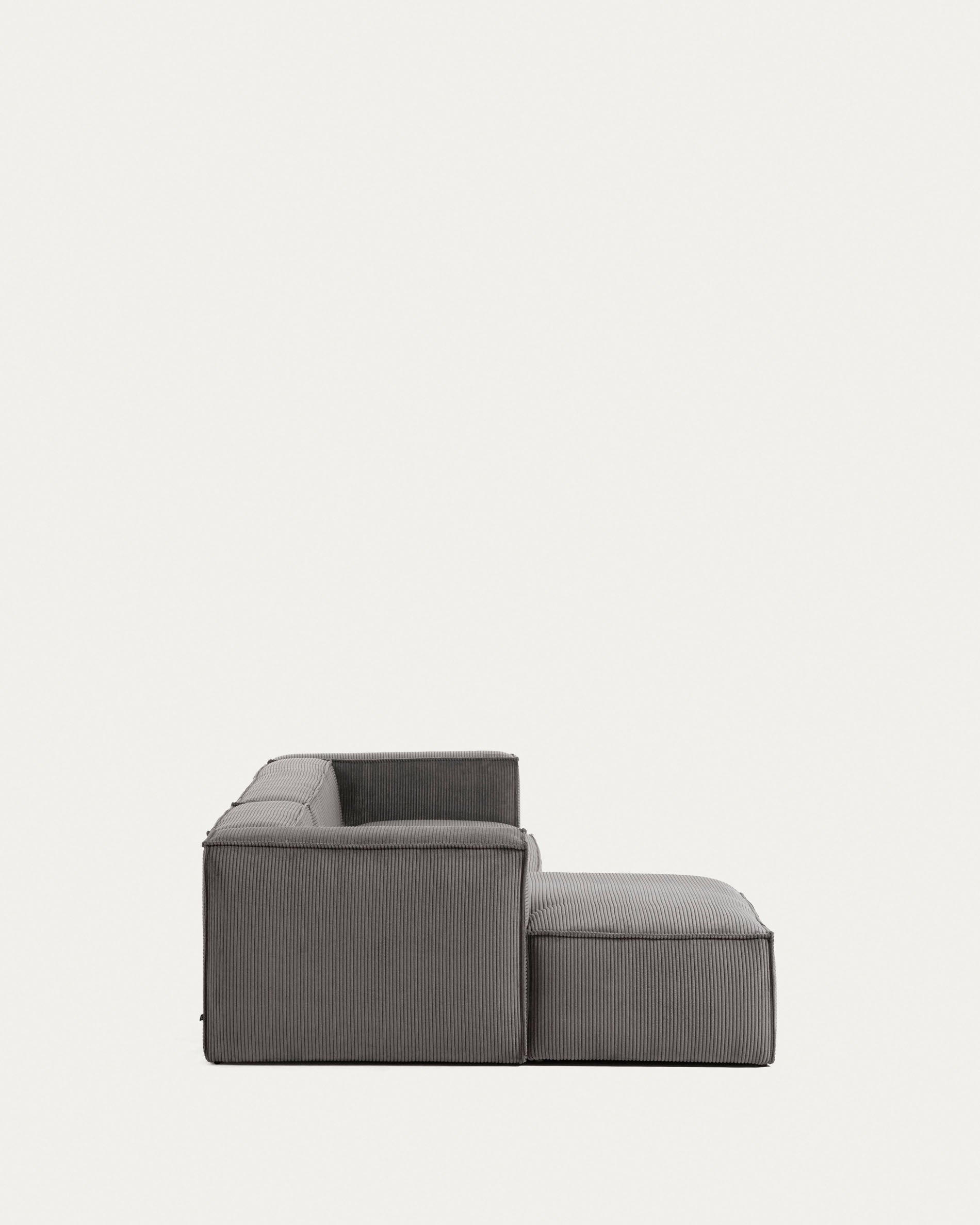 4-Sitzer-Sofa Blok mit dickem, grauen Cord und Chaiselongue links 330 cm FSC Mix Credit in Grau präsentiert im Onlineshop von KAQTU Design AG. 4er Sofa ist von Kave Home