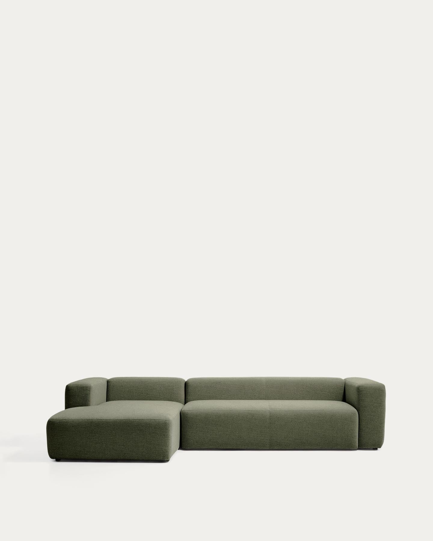 4-Sitzer-Sofa Blok mit Chaiselongue links in moosgrüner Chenille, 330 cm, FSC Mix Credit in Grün präsentiert im Onlineshop von KAQTU Design AG. L-Sofa links ist von Kave Home