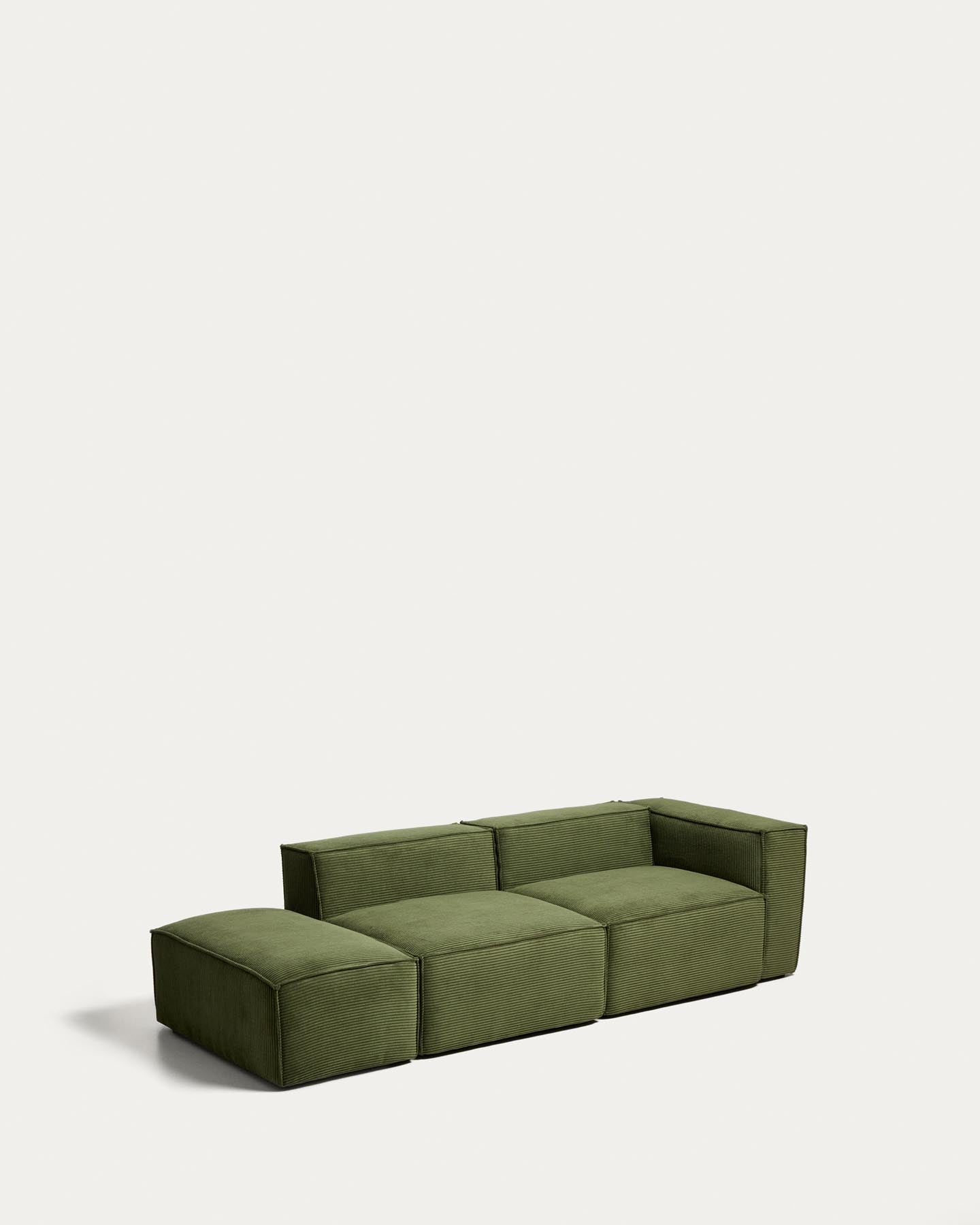3-Sitzer-Sofa Blok mit Armlehne rechts und Pouf-Randmodul in grobem grünem Cord, 270 cm, FSC Mix Credit in Grün präsentiert im Onlineshop von KAQTU Design AG. 3er Sofa ist von Kave Home