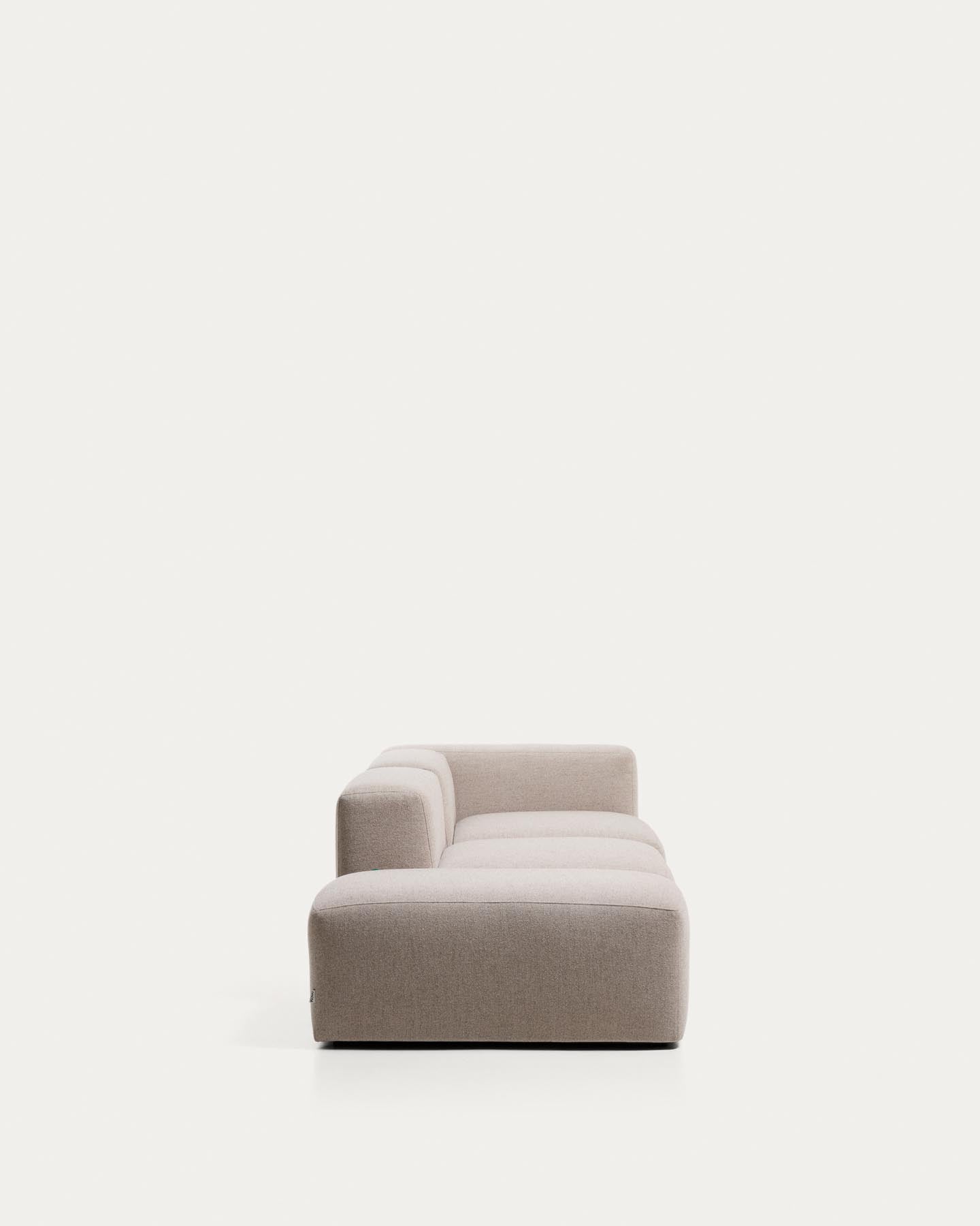 3-Sitzer-Sofa Blok mit Armlehne rechts und Pouf-Randmodul in beiger Chenille, 270 cm, FSC Mix Credit in Beige präsentiert im Onlineshop von KAQTU Design AG. 3er Sofa ist von Kave Home