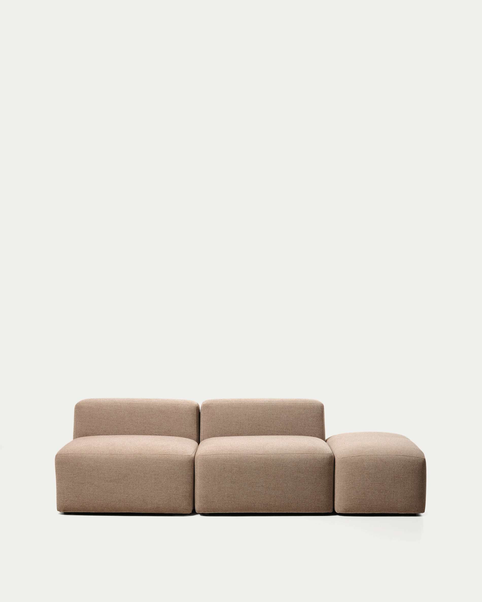 3-Sitzer-Sofa Blok mit Pouf-Randmodul in brauner Chenille, 240 cm, FSC Mix Credit in Taupe präsentiert im Onlineshop von KAQTU Design AG. 3er Sofa ist von Kave Home