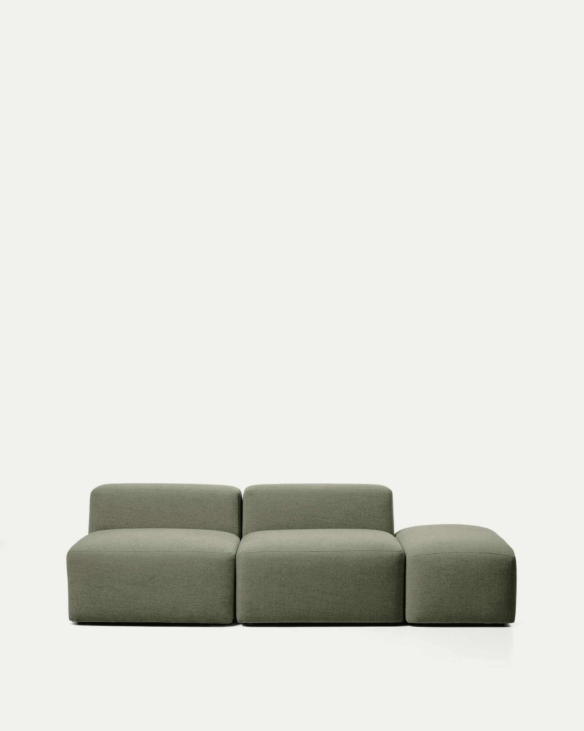 3-Sitzer-Sofa Blok mit Pouf-Randmodul in moosgrüner Chenille, 240 cm, FSC Mix Credit in Grün präsentiert im Onlineshop von KAQTU Design AG. 3er Sofa ist von Kave Home