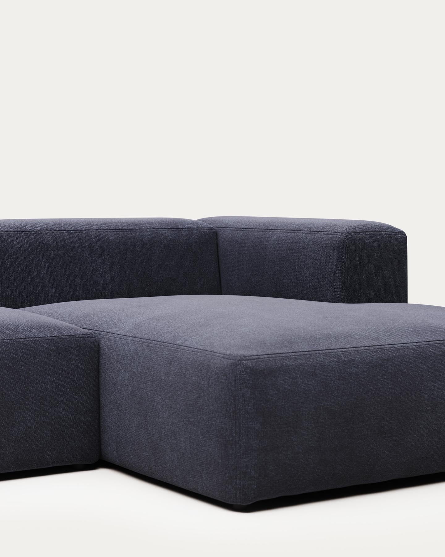 Blok 4-Sitzer Sofa mit Chaiselongue rechts blau 330 cm FR in Blau präsentiert im Onlineshop von KAQTU Design AG. 4er Sofa ist von Kave Home