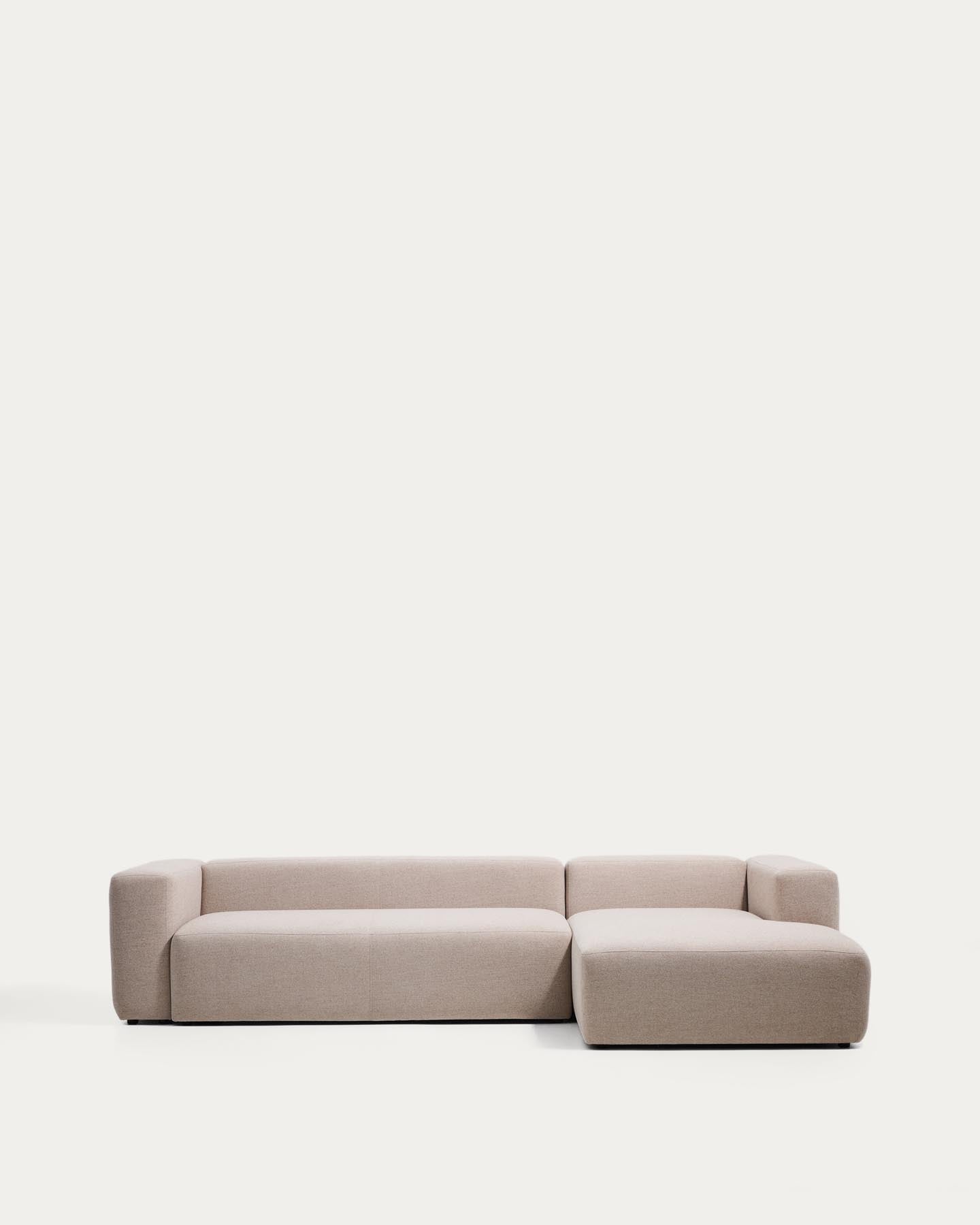 4-Sitzer-Sofa Blok mit Chaiselongue rechts in beiger Chenille, 330 cm, FSC Mix Credit in Beige präsentiert im Onlineshop von KAQTU Design AG. L-Sofa rechts ist von Kave Home