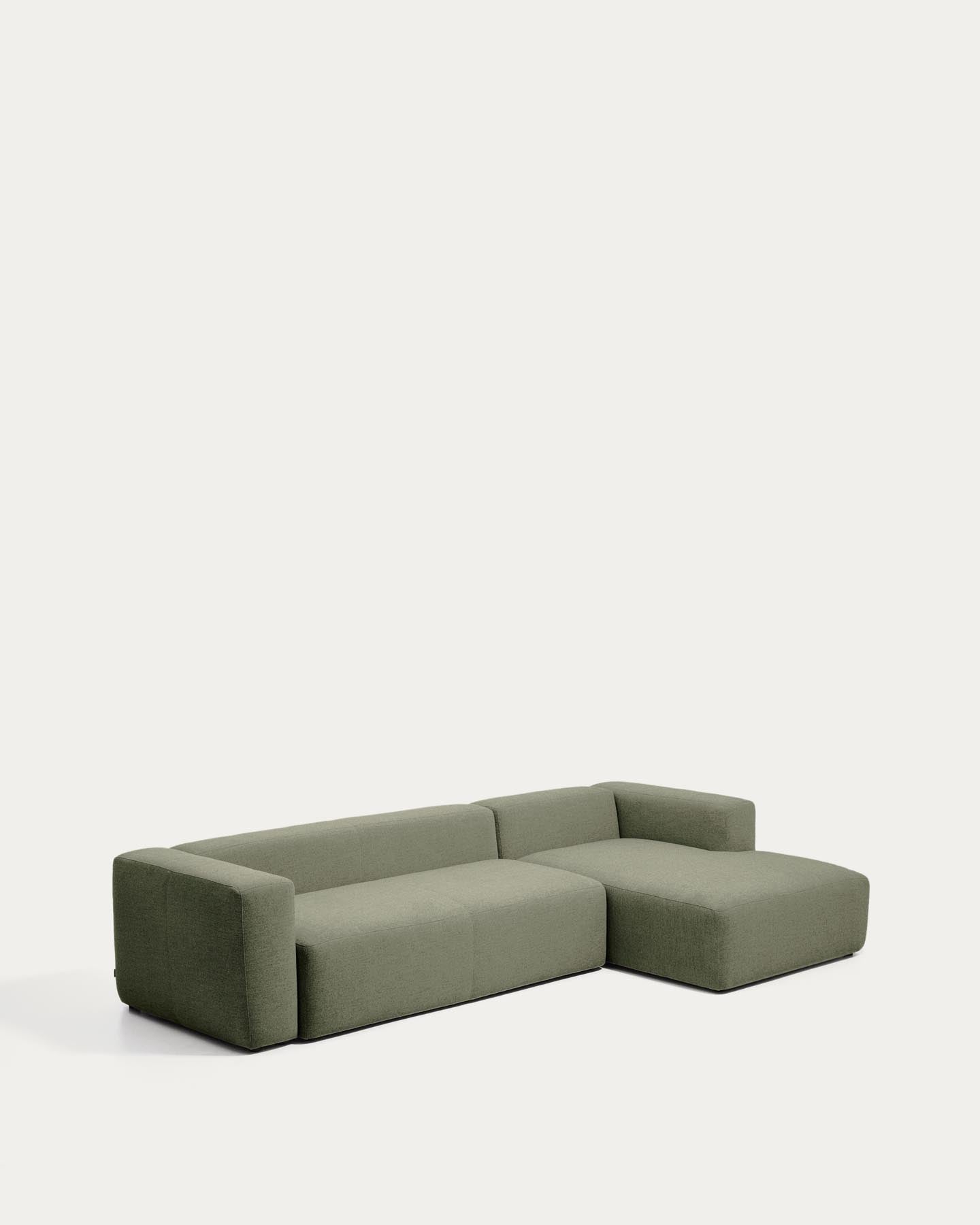 4-Sitzer-Sofa Blok mit Chaiselongue rechts in moosgrüner Chenille, 330 cm, FSC Mix Credit in Grün präsentiert im Onlineshop von KAQTU Design AG. L-Sofa rechts ist von Kave Home