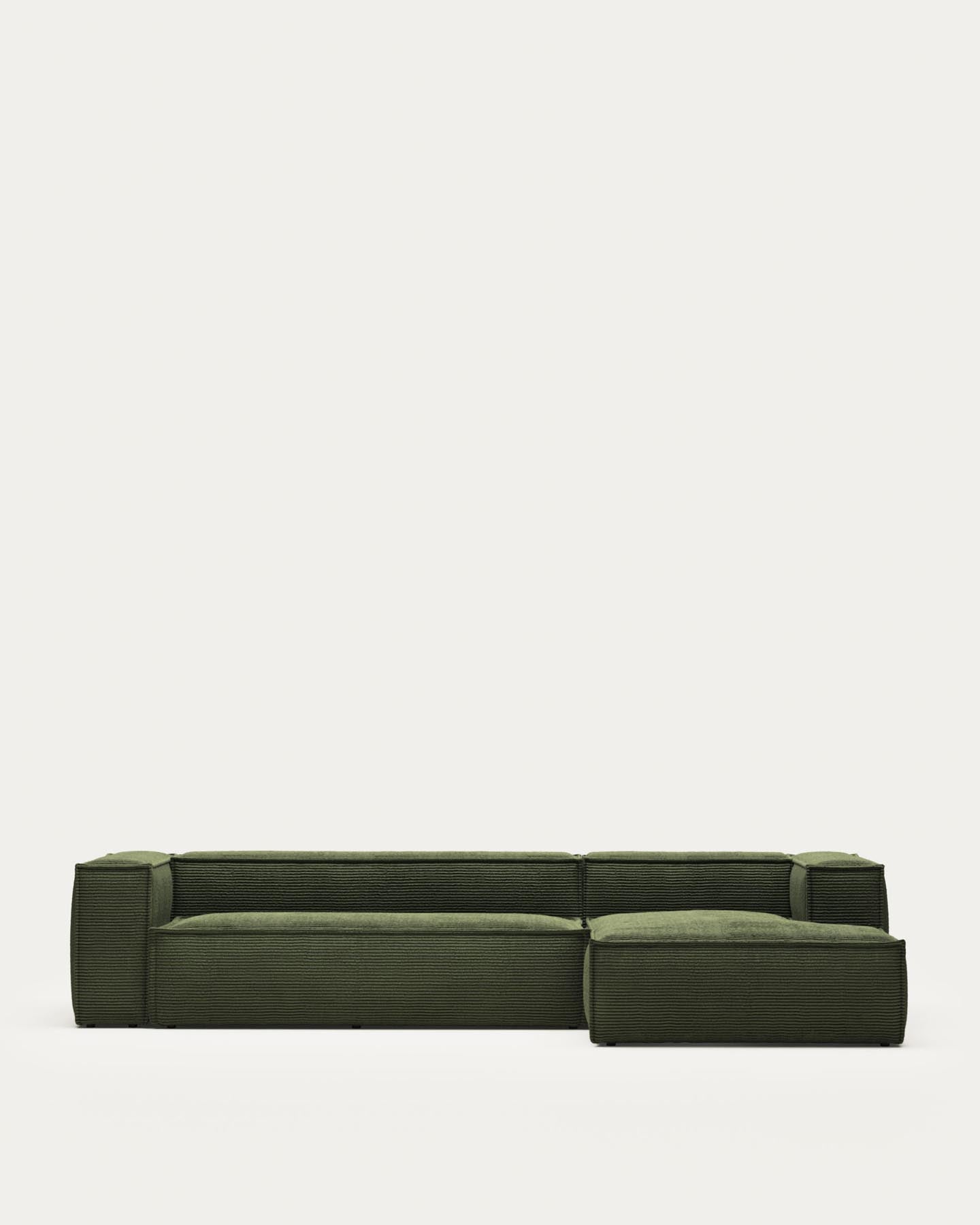 4-Sitzer-Sofa Blok mit Chaiselongue rechts, schwer entflammbar mit dickem, grünen Cord, 330 cm, FSC Mix Credit in Grün präsentiert im Onlineshop von KAQTU Design AG. 4er Sofa ist von Kave Home