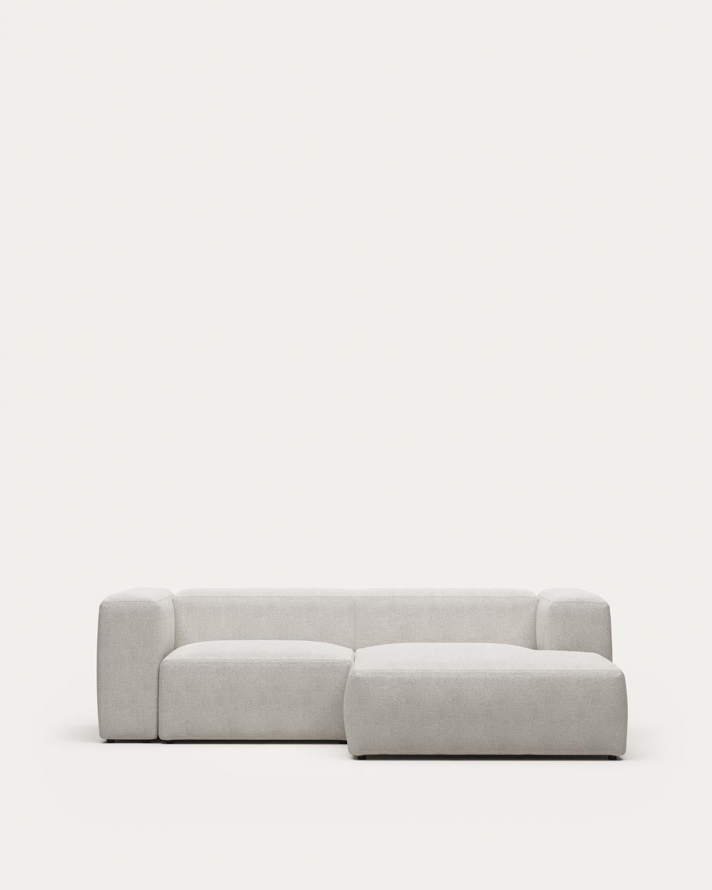 2-Sitzer-Sofa Blok mit Chaiselongue rechts, schwer entflammbar mit weissem Lammfellimitat, 240 cm, FSC Mix Credit in Grau präsentiert im Onlineshop von KAQTU Design AG. 2er Sofa ist von Kave Home