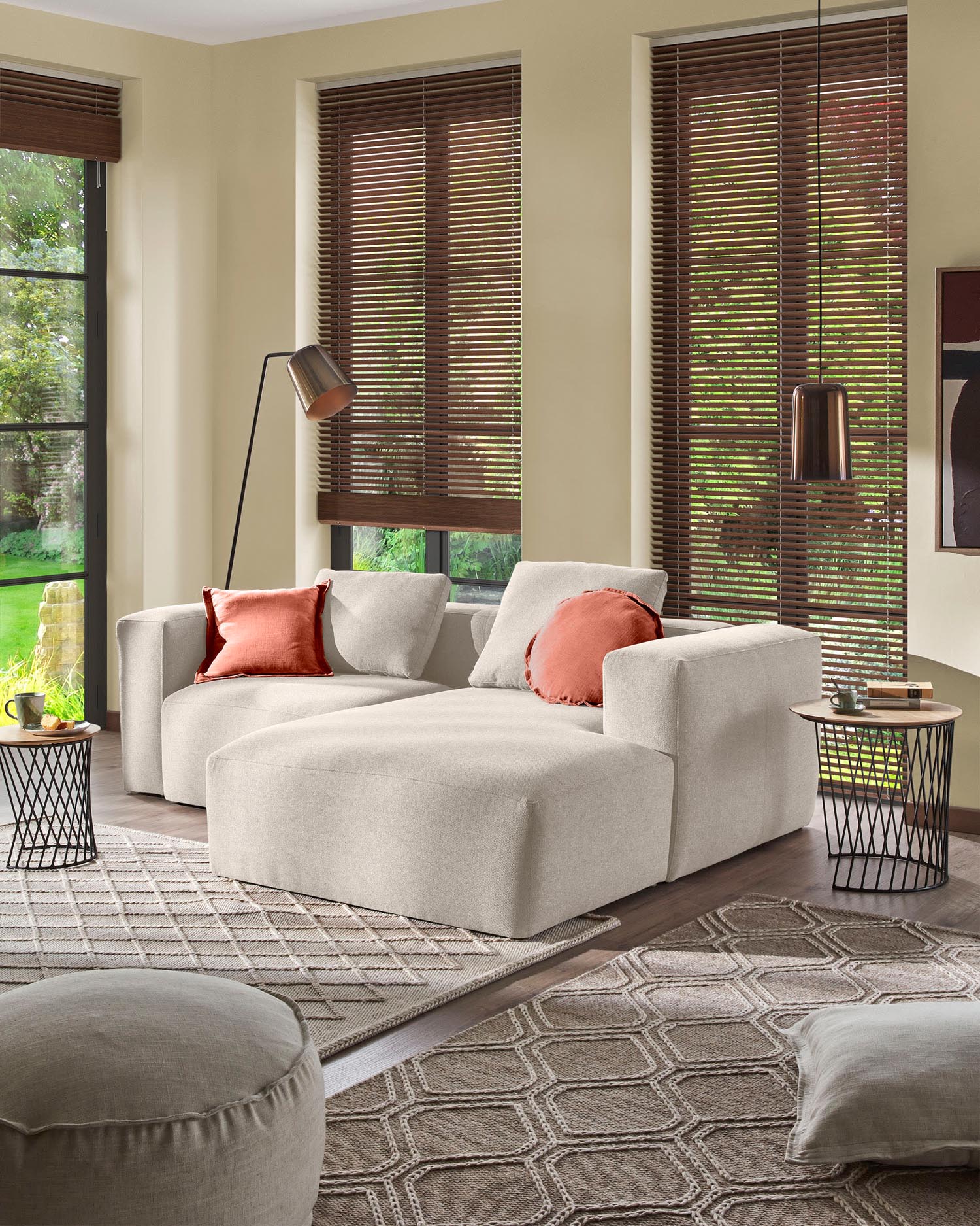 Elegantes 2-Sitzer-Sofa mit rechter Chaiselongue, beige, 240 cm, FSC-zertifiziert, von Kave Home. Stilvoll und bequem.