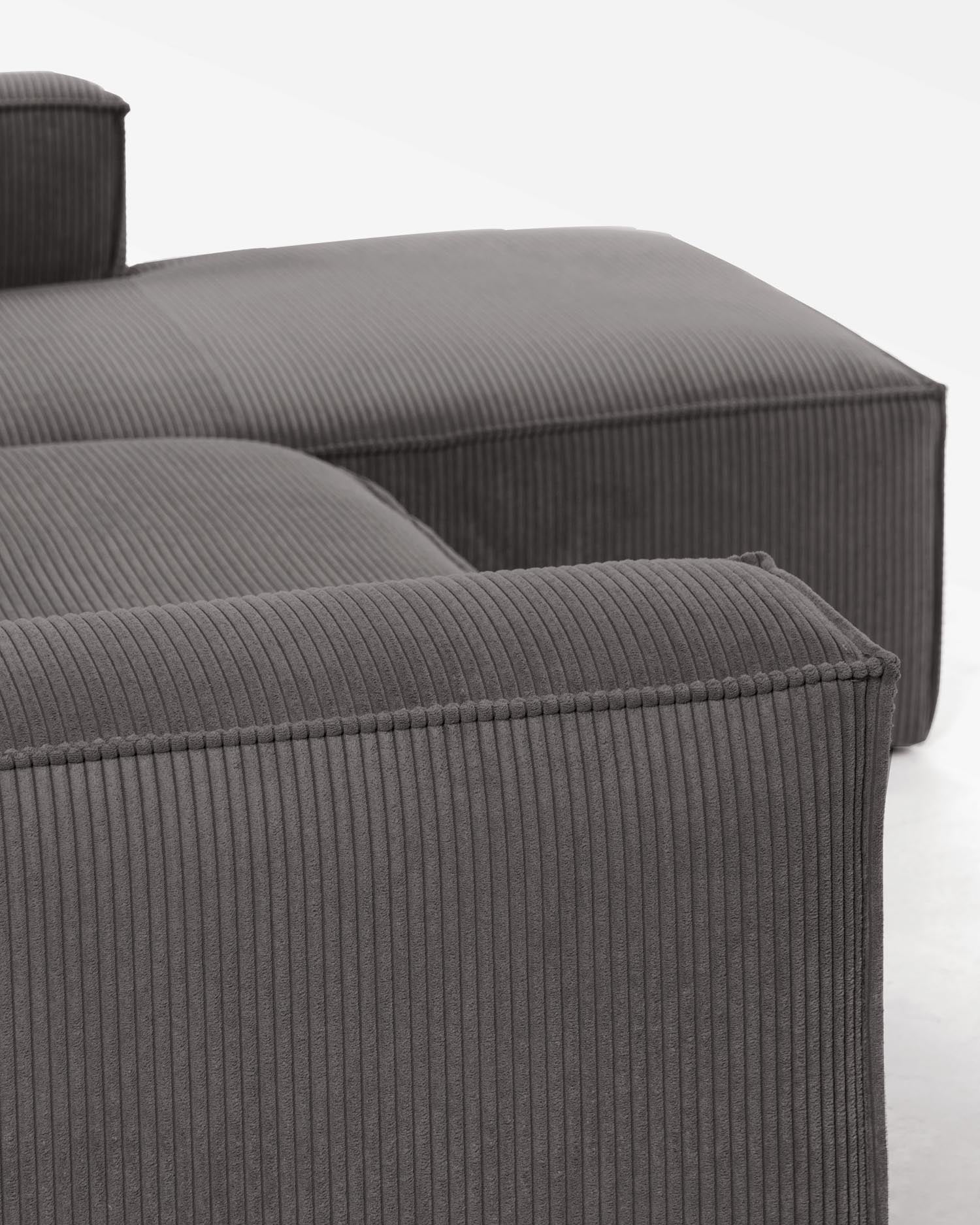 Gemütliches 2-Sitzer-Sofa mit rechter Chaiselongue, breitem grauem Cord, 240 cm, ideal für stilvolle und nachhaltige Wohnräume.