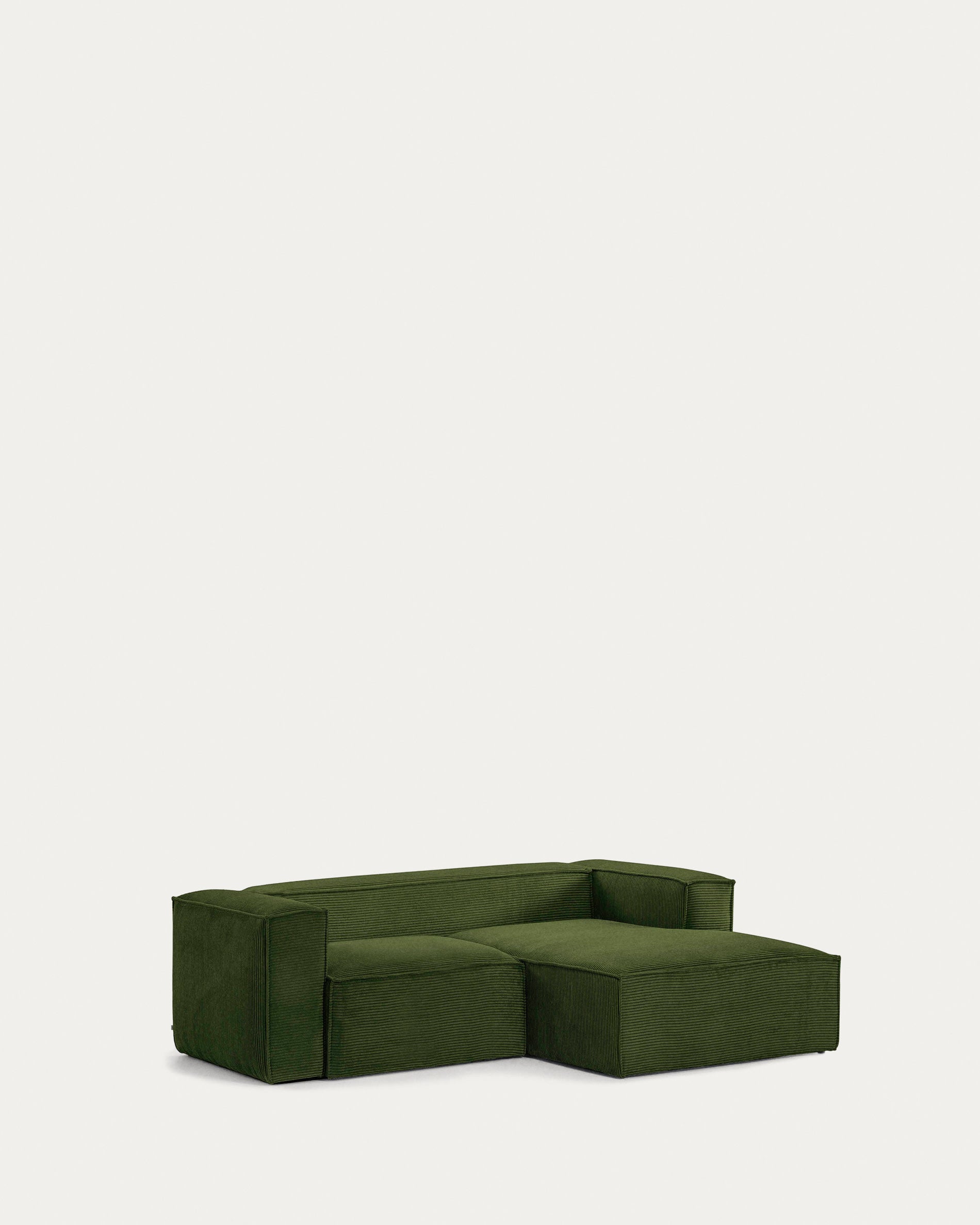 Modernes 2-Sitzer-Sofa mit Chaiselongue rechts, grünem Cordstoff, 240 cm breit, nachhaltig mit FSC-Zertifikat.