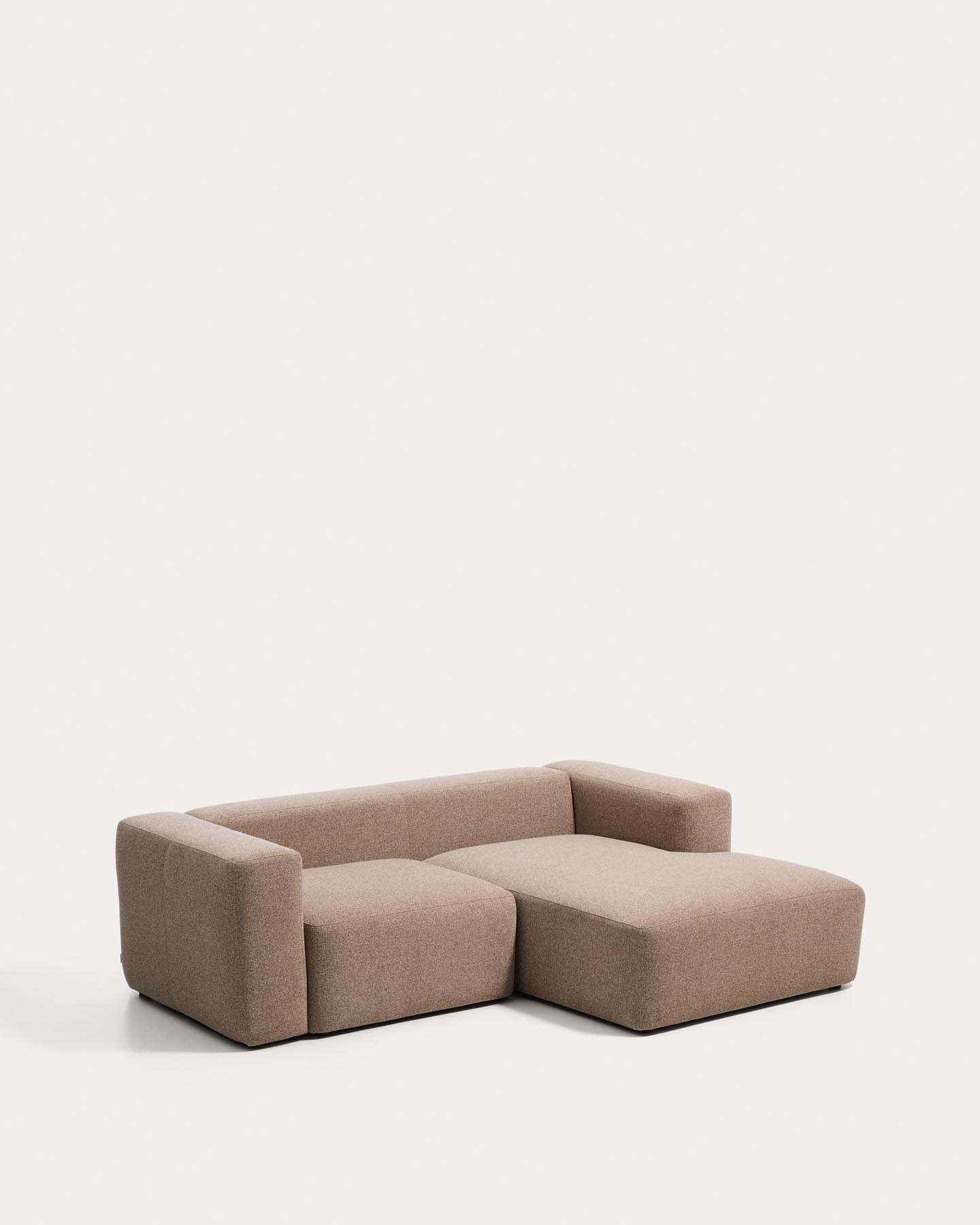 2-Sitzer-Sofa Blok mit Chaiselongue rechts in brauner Chenille, 240 cm, FSC Mix Credit in Taupe präsentiert im Onlineshop von KAQTU Design AG. L-Sofa rechts ist von Kave Home