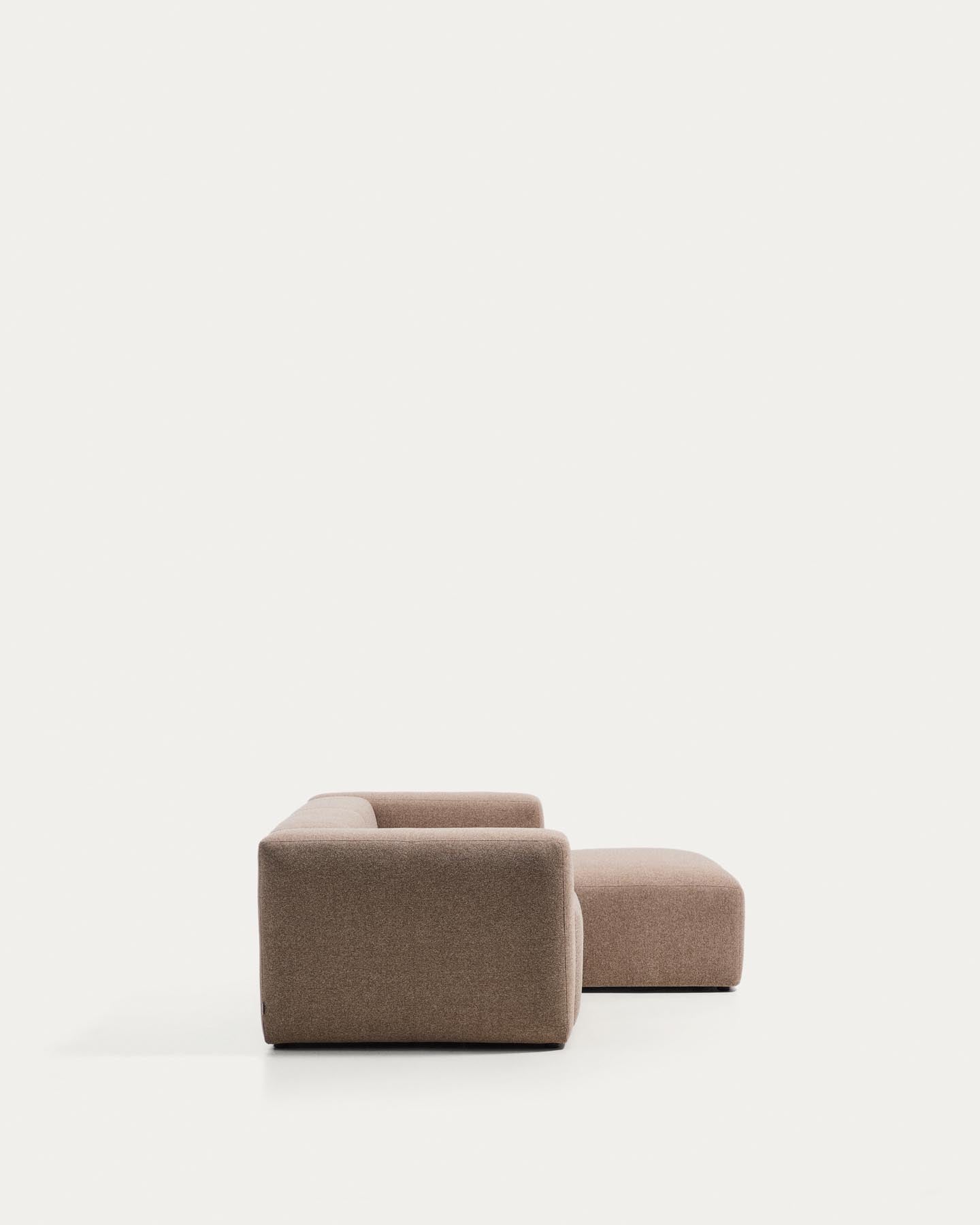 2-Sitzer-Sofa Blok mit Chaiselongue rechts in brauner Chenille, 240 cm, FSC Mix Credit in Taupe präsentiert im Onlineshop von KAQTU Design AG. L-Sofa rechts ist von Kave Home