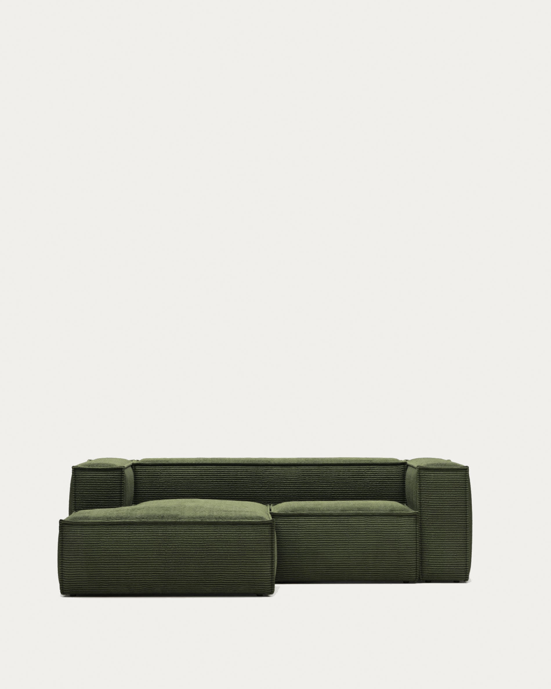 Elegantes 2-Sitzer-Sofa mit linker Chaiselongue, grünem Cordbezug, 240 cm breit, nachhaltig gefertigt mit FSC-Mix-Zertifikat.