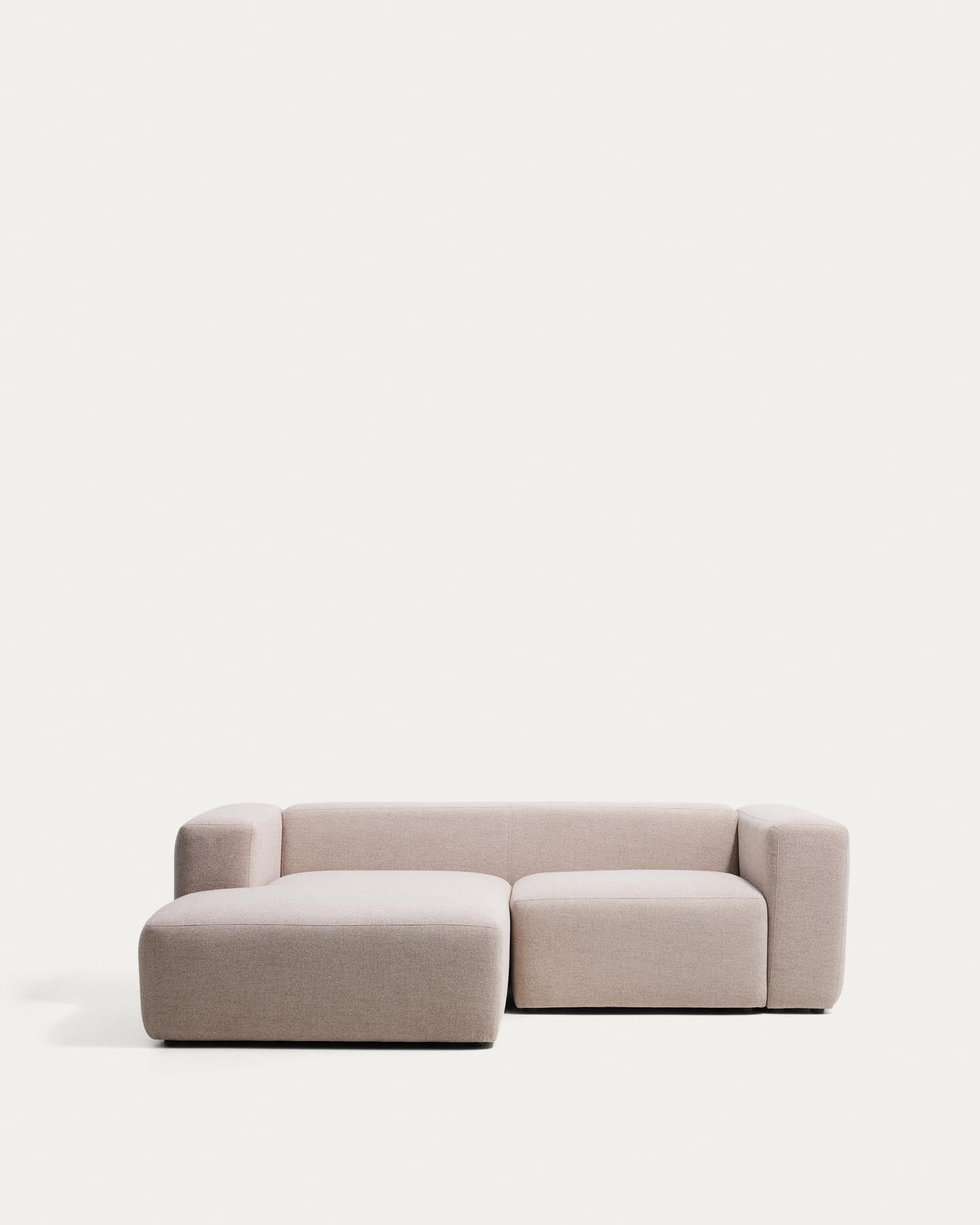 2-Sitzer-Sofa Blok mit Chaiselongue links in beiger Chenille, 240 cm, FSC Mix Credit in Beige präsentiert im Onlineshop von KAQTU Design AG. L-Sofa links ist von Kave Home