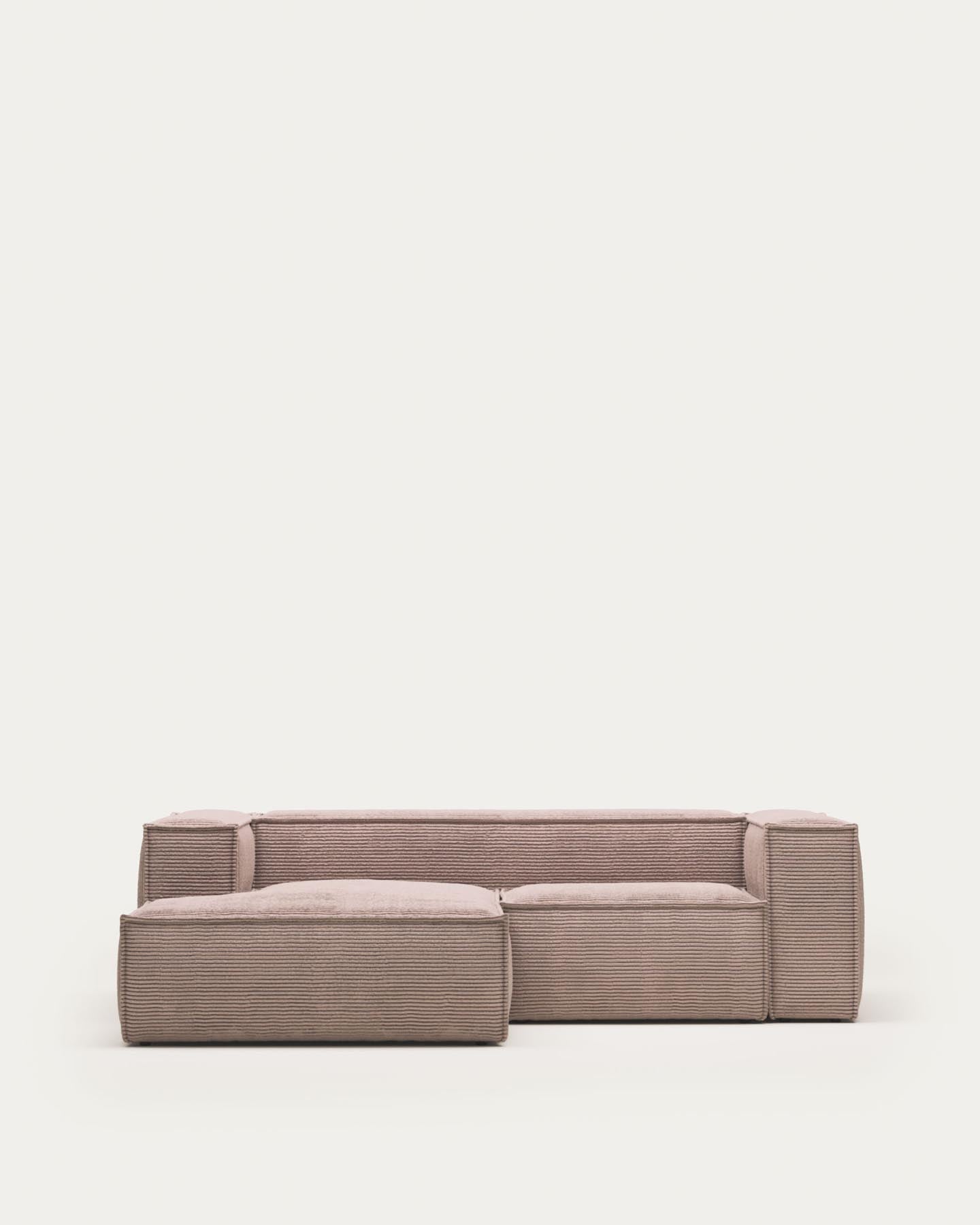2-Sitzer-Sofa Blok mit Chaiselongue links, schwer entflammbar mit dickem, rosafarbenem Cord, 240 cm, FSC Mix Credit in Rosa präsentiert im Onlineshop von KAQTU Design AG. 2er Sofa ist von Kave Home