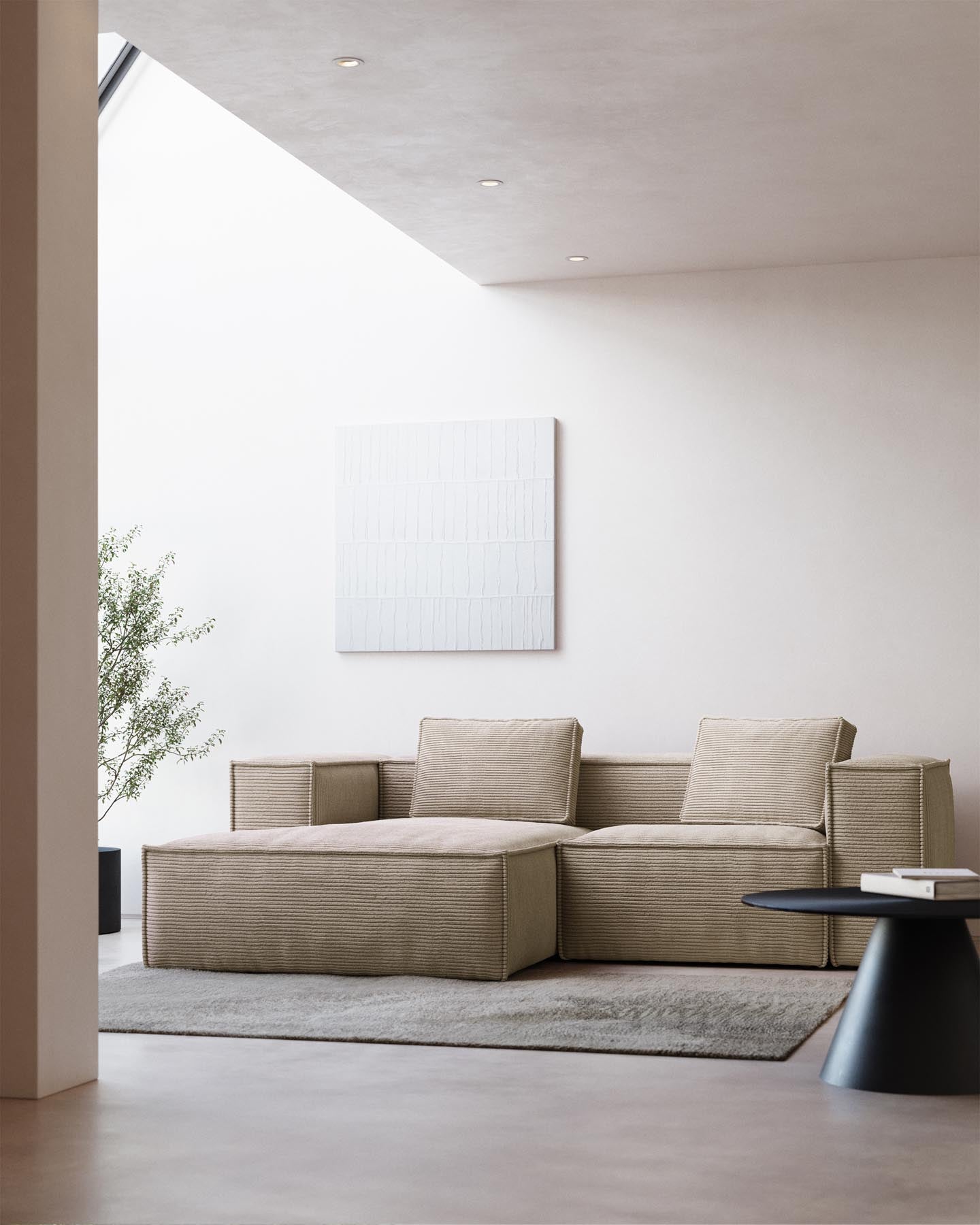 2-Sitzer-Sofa Blok schwer entflammbar mit Chaiselongue links und dickem Cord in Ecru 240 cm FSC Mix Credit in Ecru präsentiert im Onlineshop von KAQTU Design AG. L-Sofa links ist von Kave Home