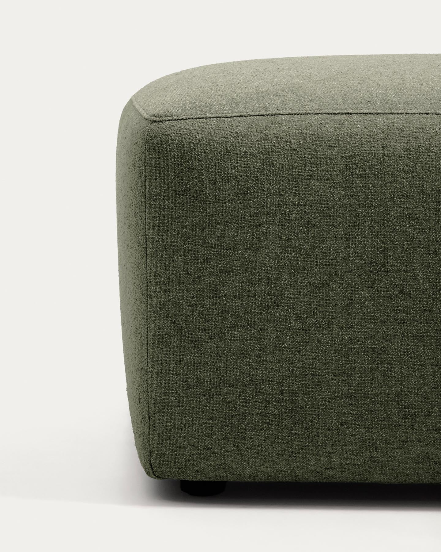 Fussablage Blok in moosgrüner Chenille, 90 x 74 cm, FSC Mix Credit in Grün präsentiert im Onlineshop von KAQTU Design AG. Pouf ist von Kave Home