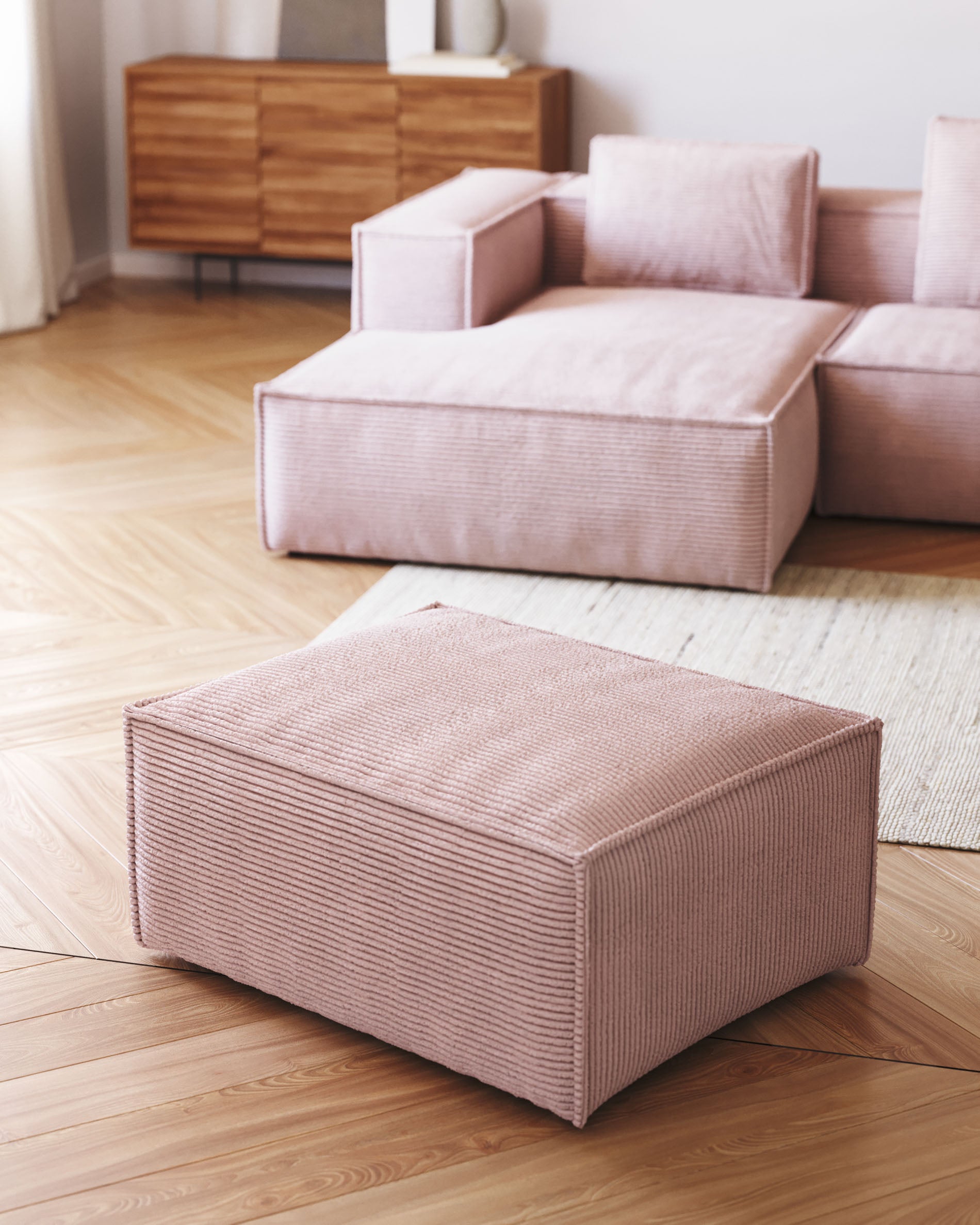 Fussablage Blok, schwer entflammbar mit dickem Cord in Rosa, 90 x 74 cm in Rosa präsentiert im Onlineshop von KAQTU Design AG. Pouf ist von Kave Home