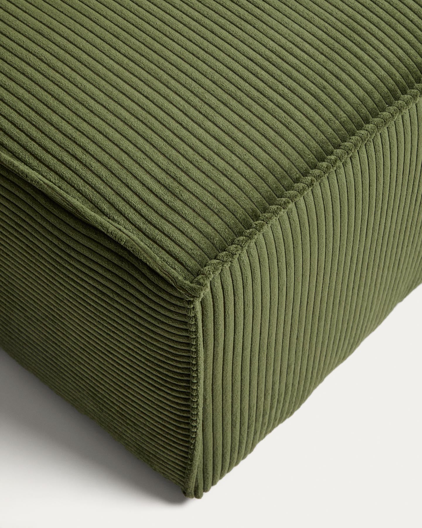 Pouf-Randmodul Blok in grünem Cord, 90 x 104 cm, FSC Mix Credit in Grün präsentiert im Onlineshop von KAQTU Design AG. Pouf ist von Kave Home