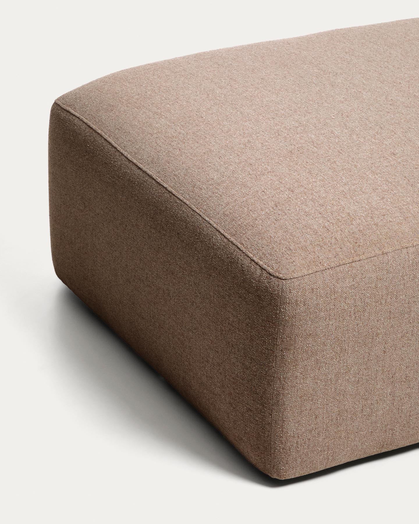Pouf-Randmodul Blok in brauner Chenille, 90 x 104 cm, FSC Mix Credit in Taupe präsentiert im Onlineshop von KAQTU Design AG. Pouf ist von Kave Home