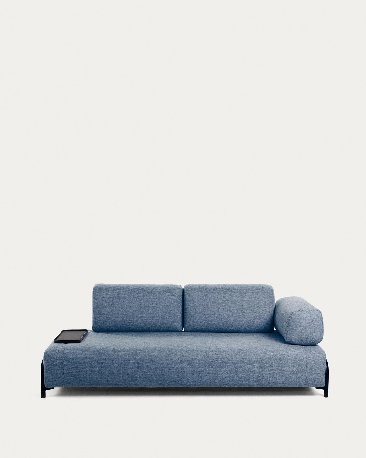 Das Compo 3-Sitzer Modul von Kave Home in Blau (232 cm) bietet modernes Design und Komfort für Ihr Wohnzimmer.