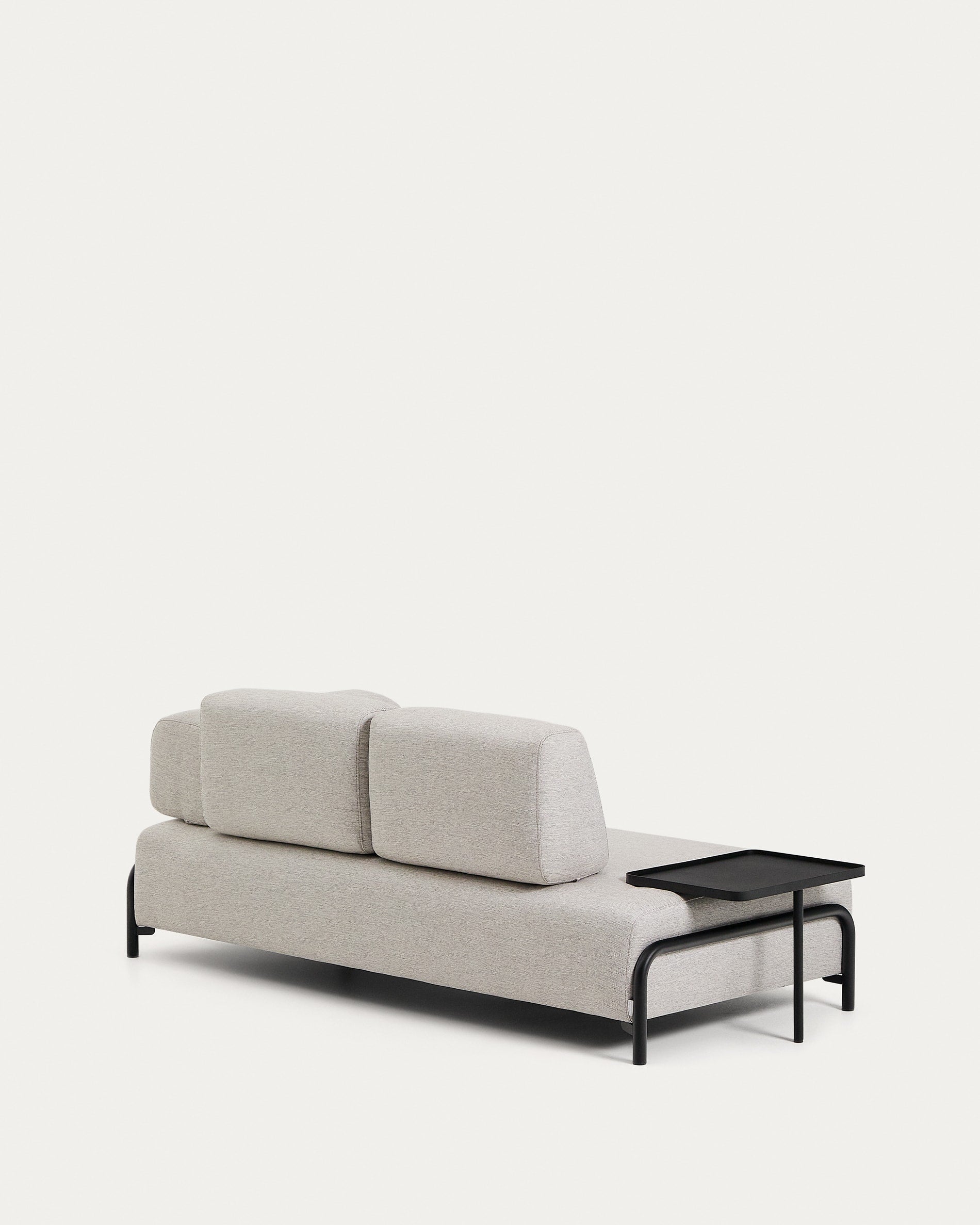 Entdecken Sie das stilvolle 2-Sitzer-Sofa Compo in Graubeige mit praktischem Tablett und robustem Metallgestell – ideal für modernes Wohnen!