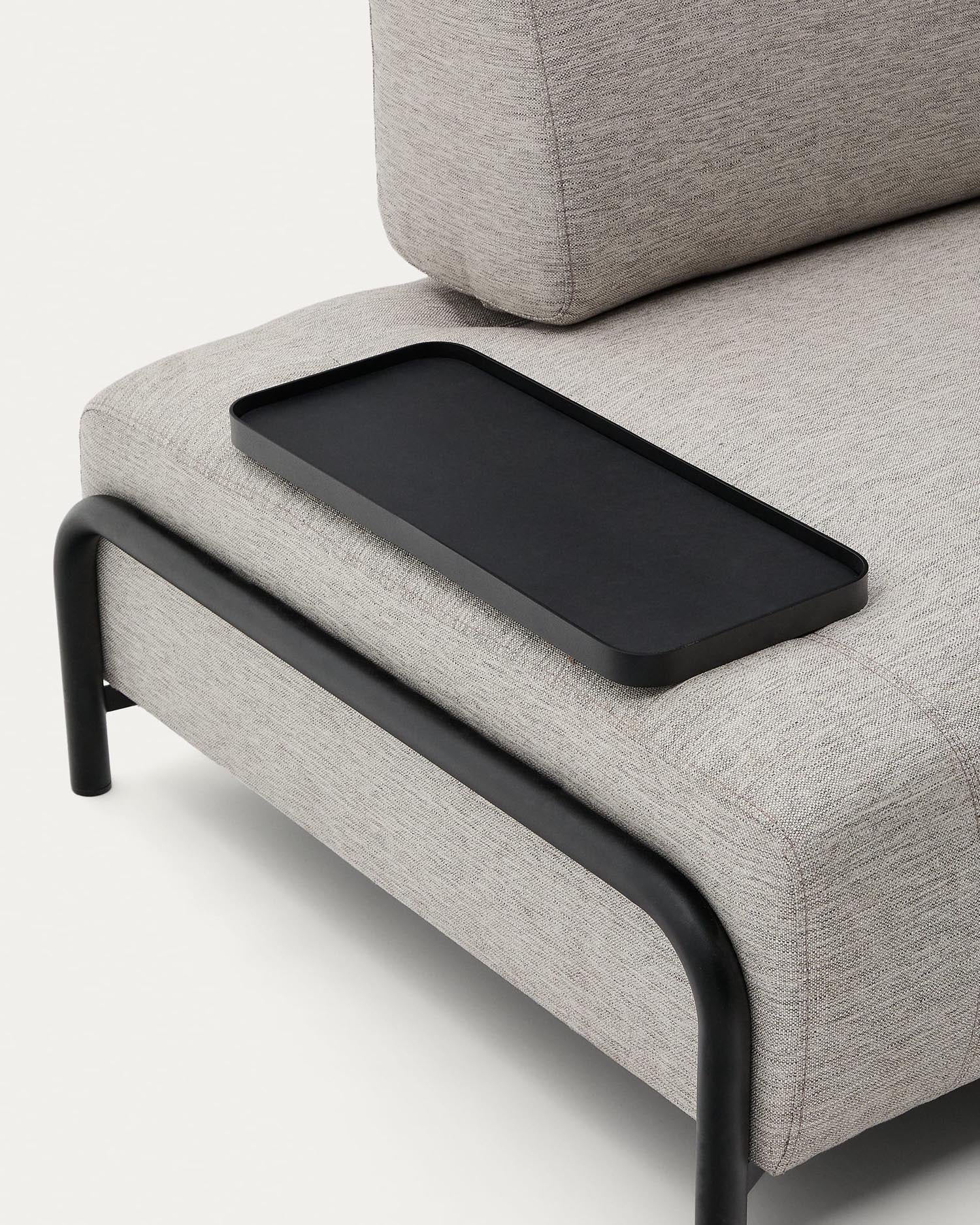 Erleben Sie das elegante Compo 3-Sitzer Sofa in Beige-Grau von Kave Home – ideal für stilvolle Wohnräume mit praktischem Tablett.