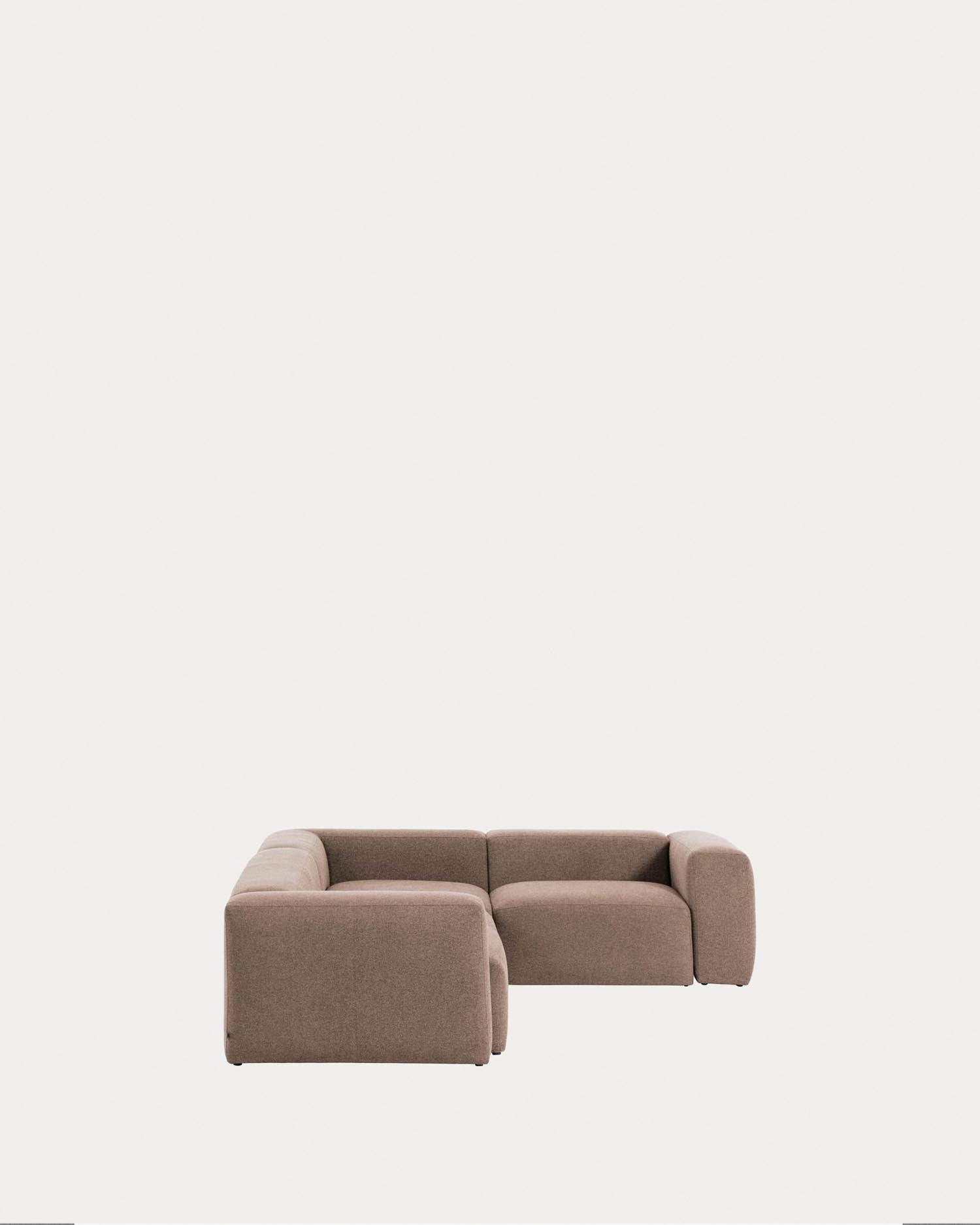 Erleben Sie das 4-Sitzer-Ecksofa Blok in zartem rosa Chenille – ein modernes Design, das Komfort und umweltfreundliche Materialien perfekt kombiniert.