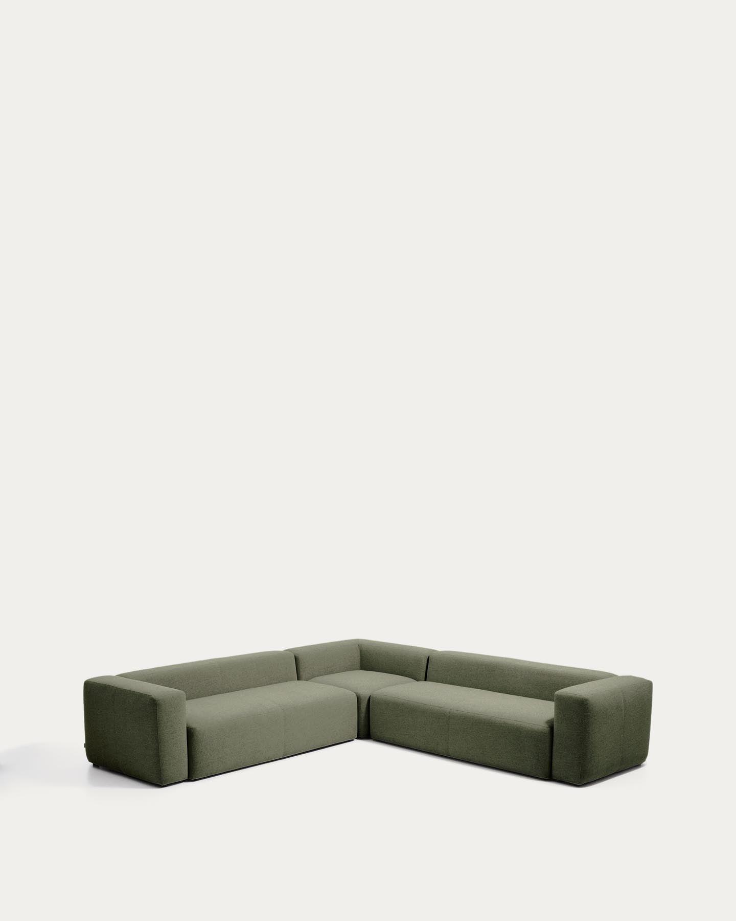 5-Sitzer-Ecksofa Blok in moosgrüner Chenille, 320 x 320 cm, FSC Mix Credit in Grün präsentiert im Onlineshop von KAQTU Design AG. Ecksofa ist von Kave Home