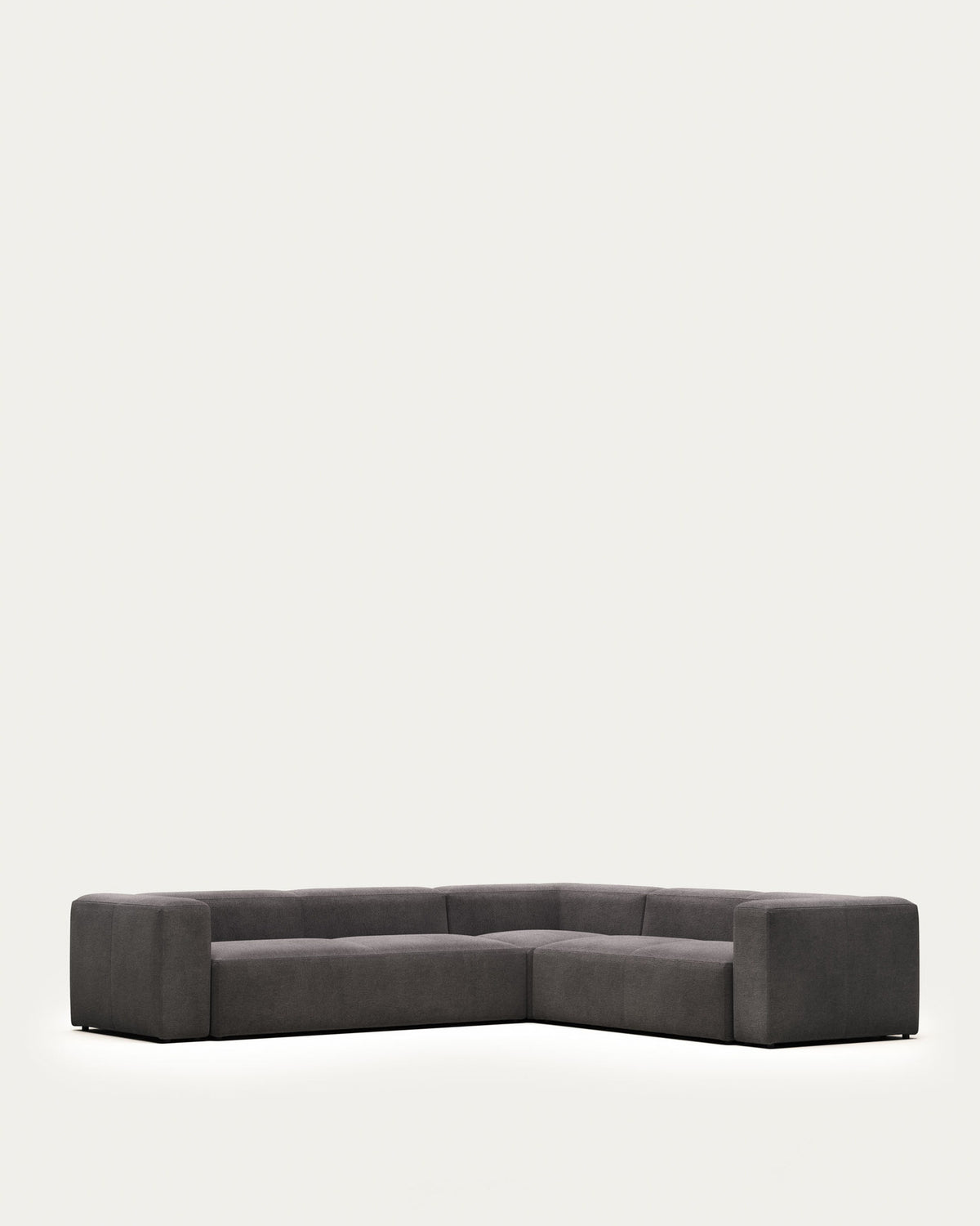 Blok 5-Sitzer-Ecksofa in Grau 320 x 290 cm / 290 x 320 cm FR in Grau präsentiert im Onlineshop von KAQTU Design AG. Ecksofa ist von Kave Home