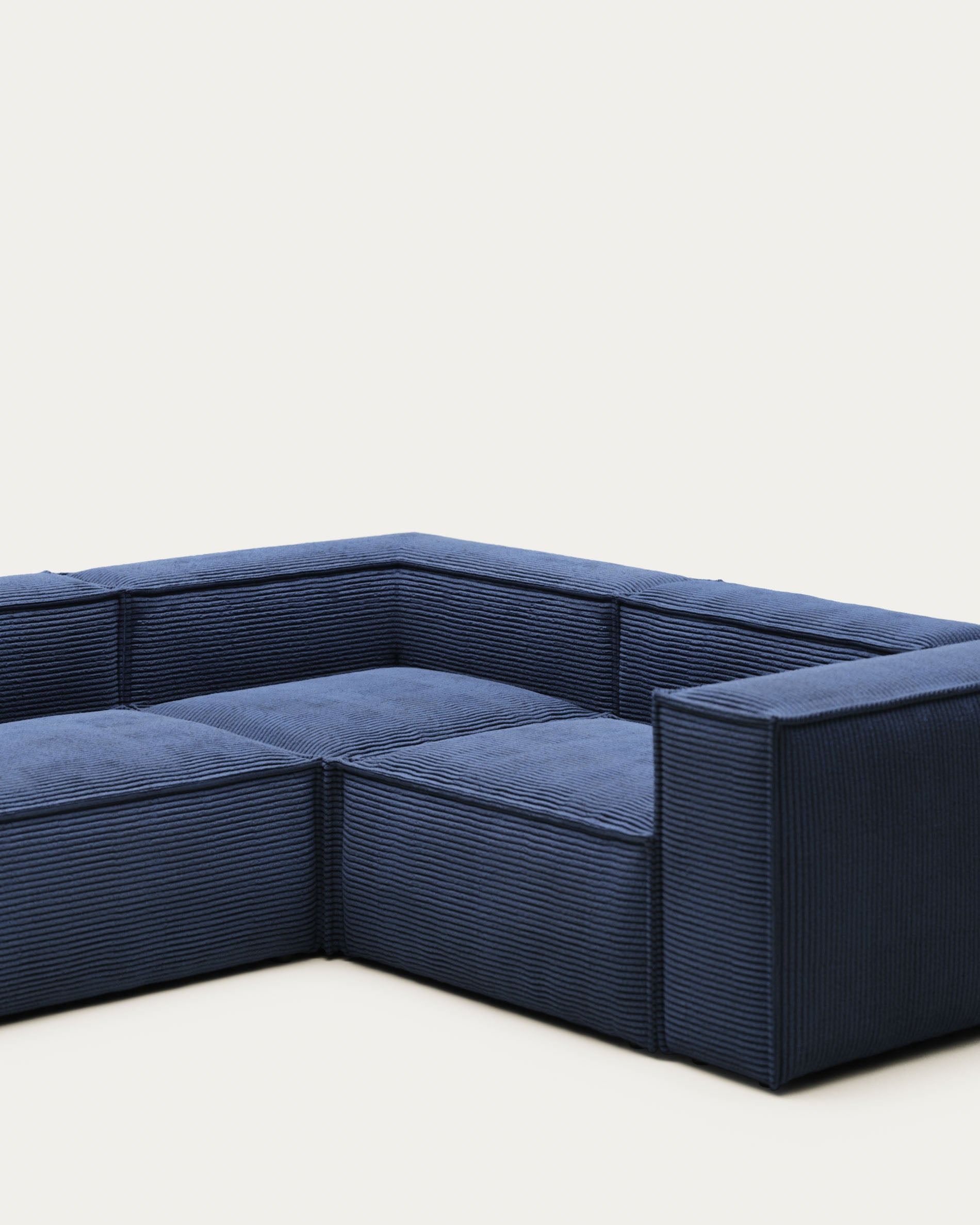 3-Sitzer-Ecksofa Blok, schwer entflammbar mit dickem, blauem Cord, 90 x 230 cm / 230 x 290 cm, FSC Mix Credit in Blau präsentiert im Onlineshop von KAQTU Design AG. Ecksofa ist von Kave Home