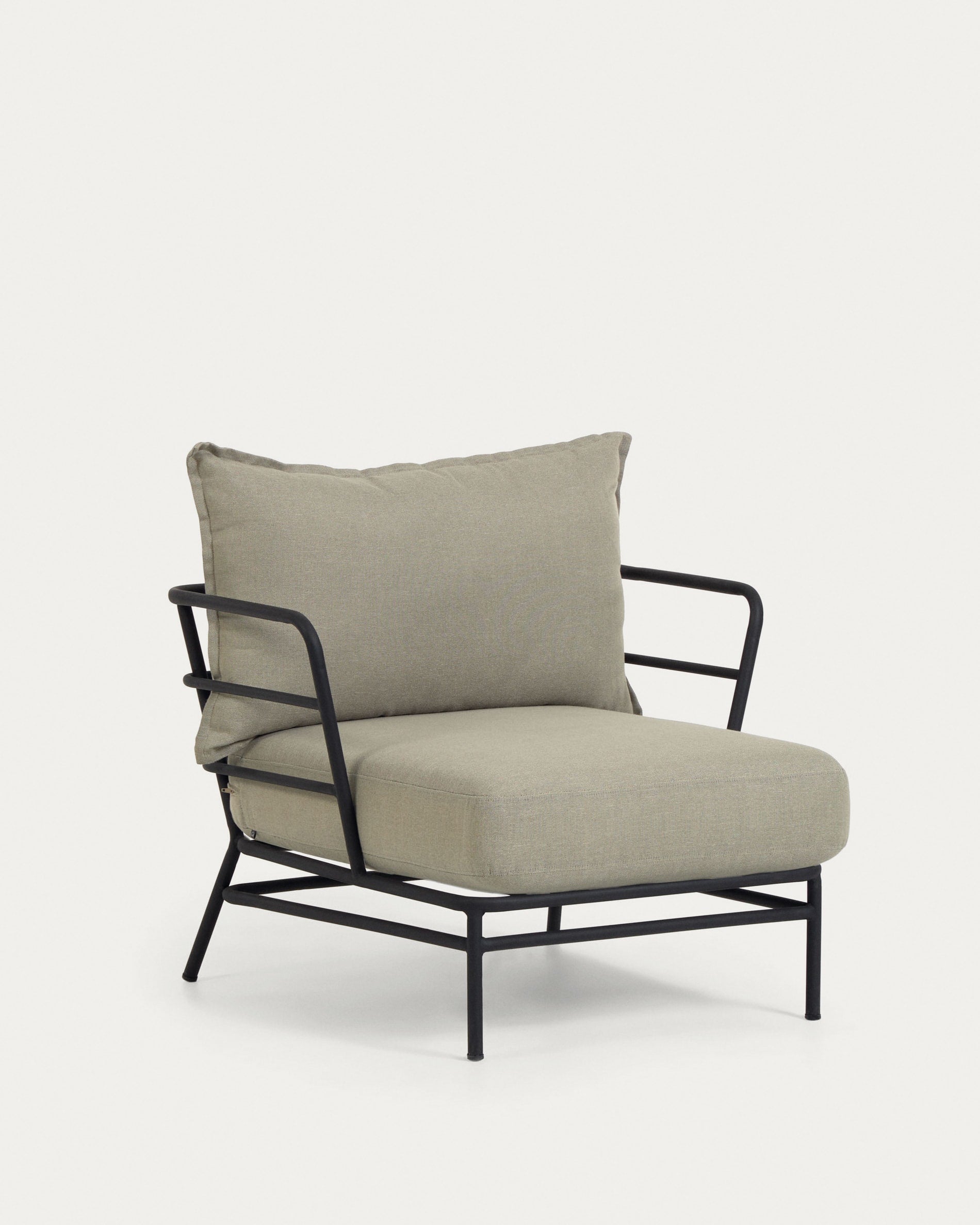 3D-Modell des eleganten Mareluz Sessels aus schwarzem Stahl von Kave Home, ideal für stilvolle Aussenbereiche.